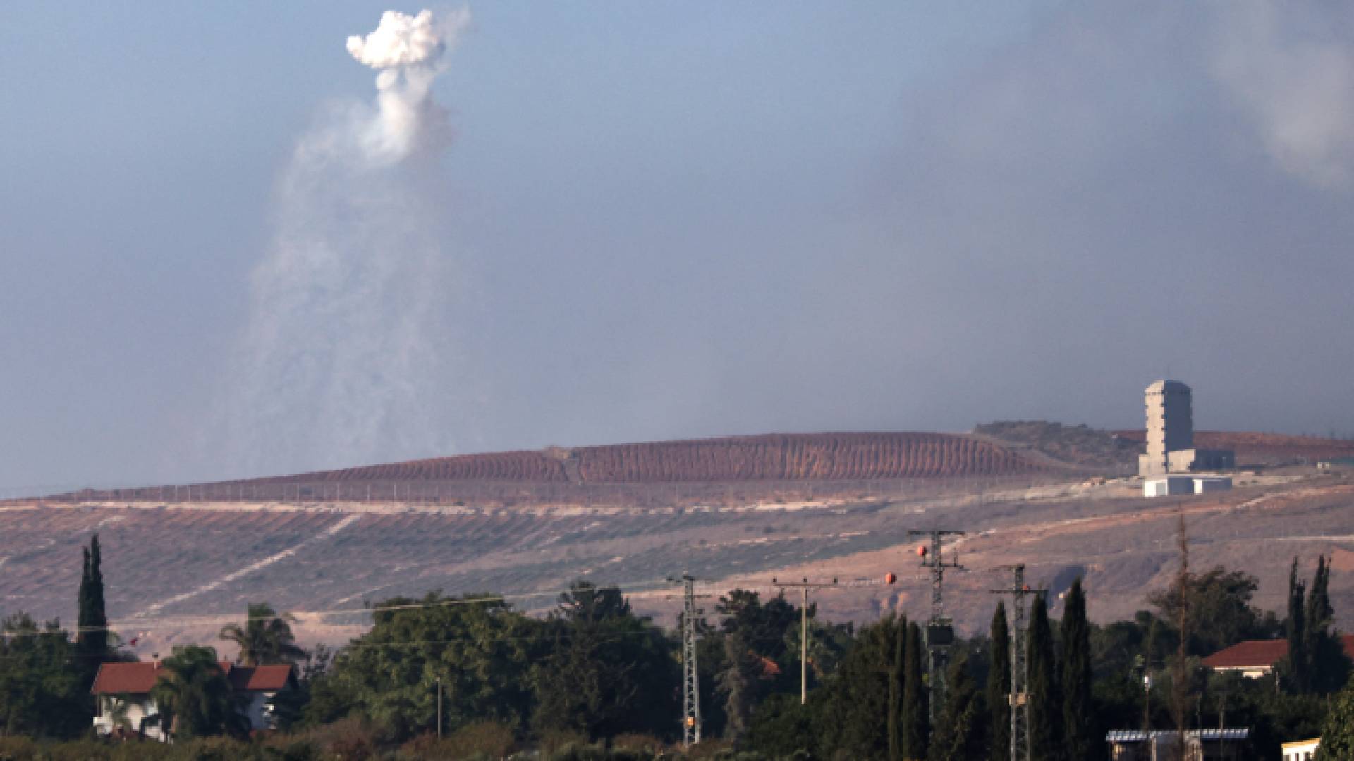 رشقة صاروخية على الحدود اللبنانية