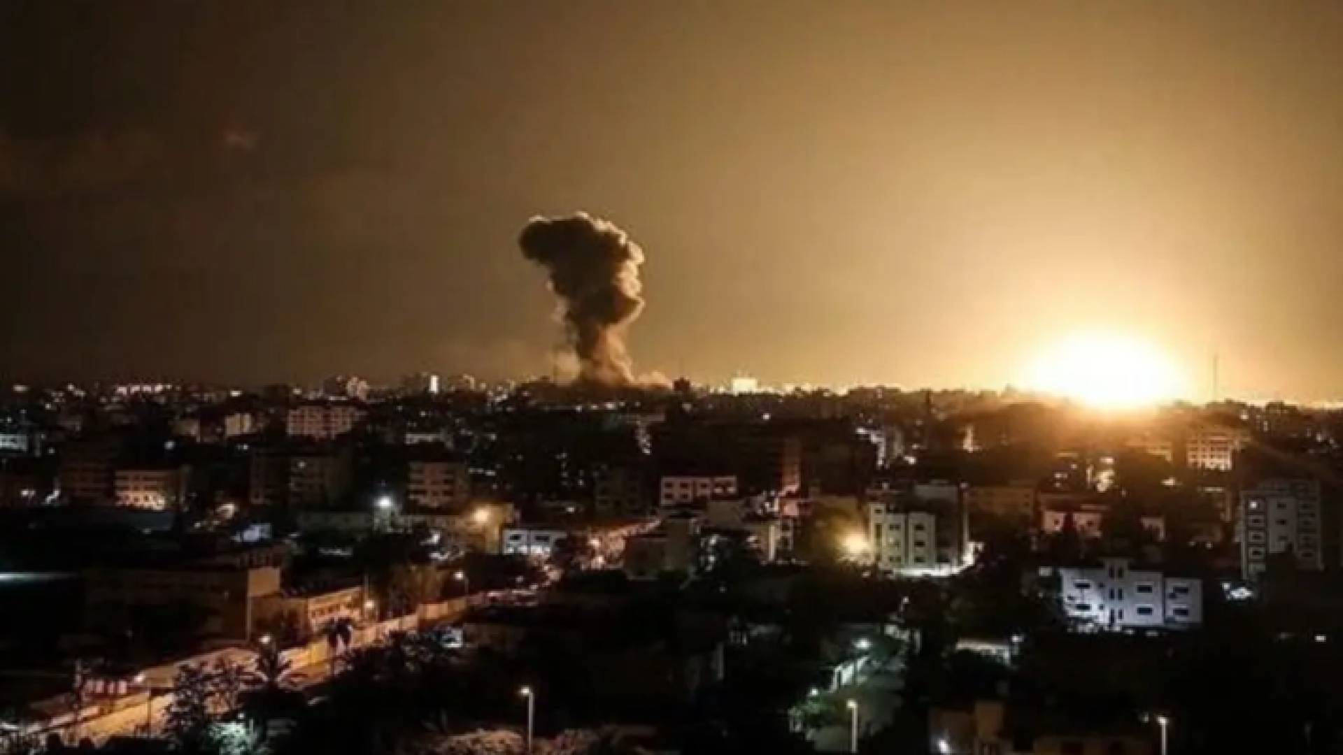 قصف جوي على مناطق في سوريا