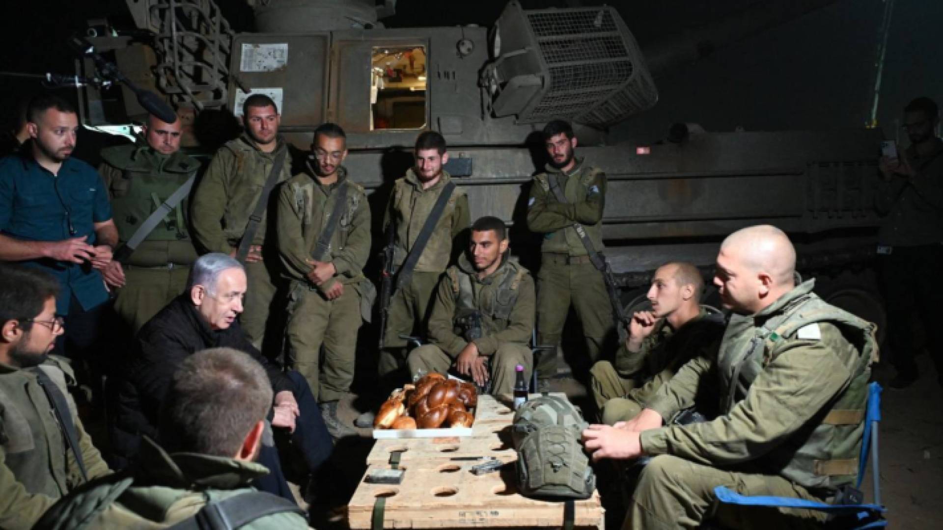 نتنياهو برفقة الجنود