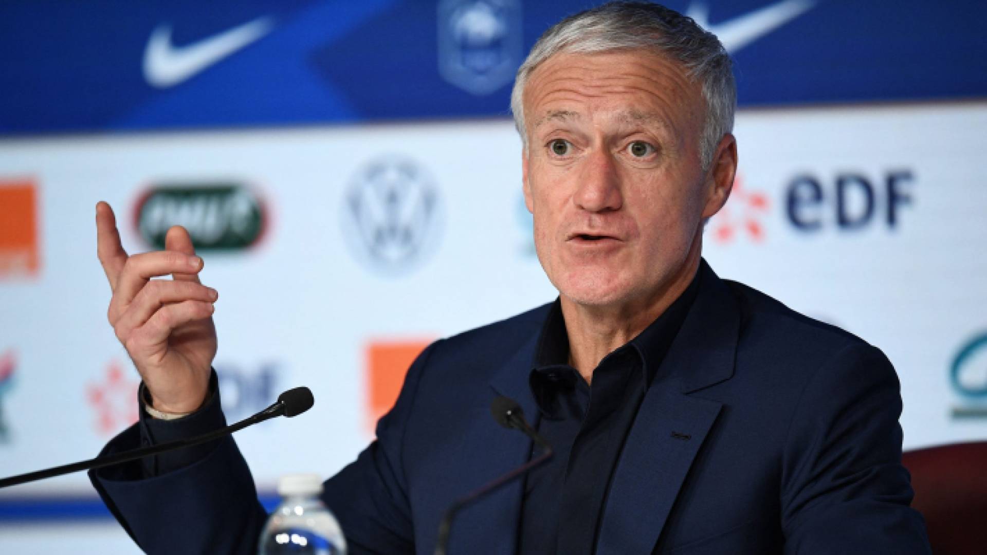 من مؤتمر صحفي