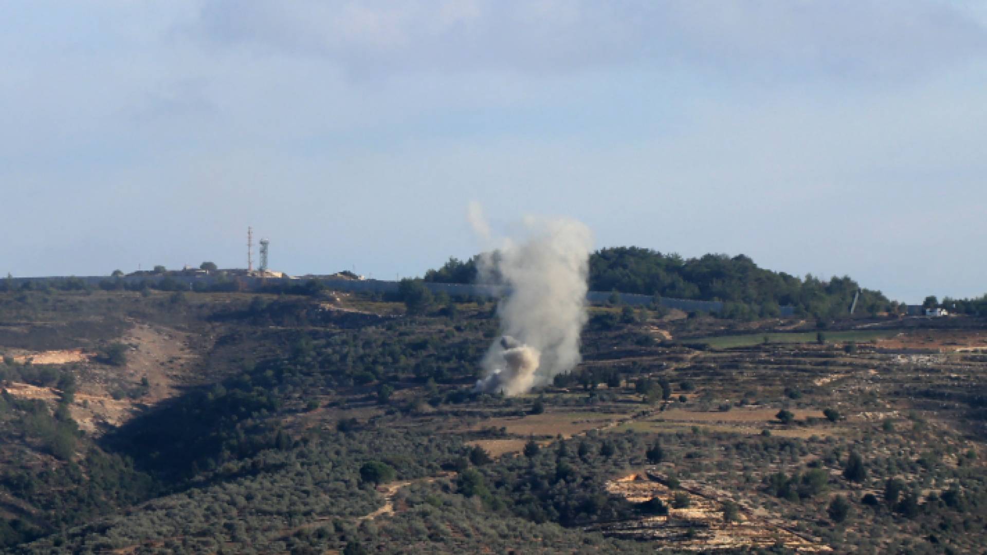 غارة جوية على الحدود اللبنانية