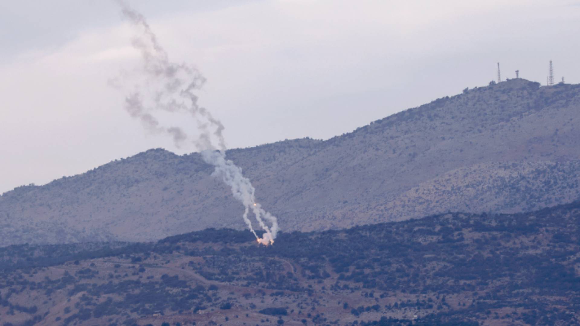 قنابل مضيئة أطلقها جيش الاحتلال بالقرب من الحدود اللبنانية