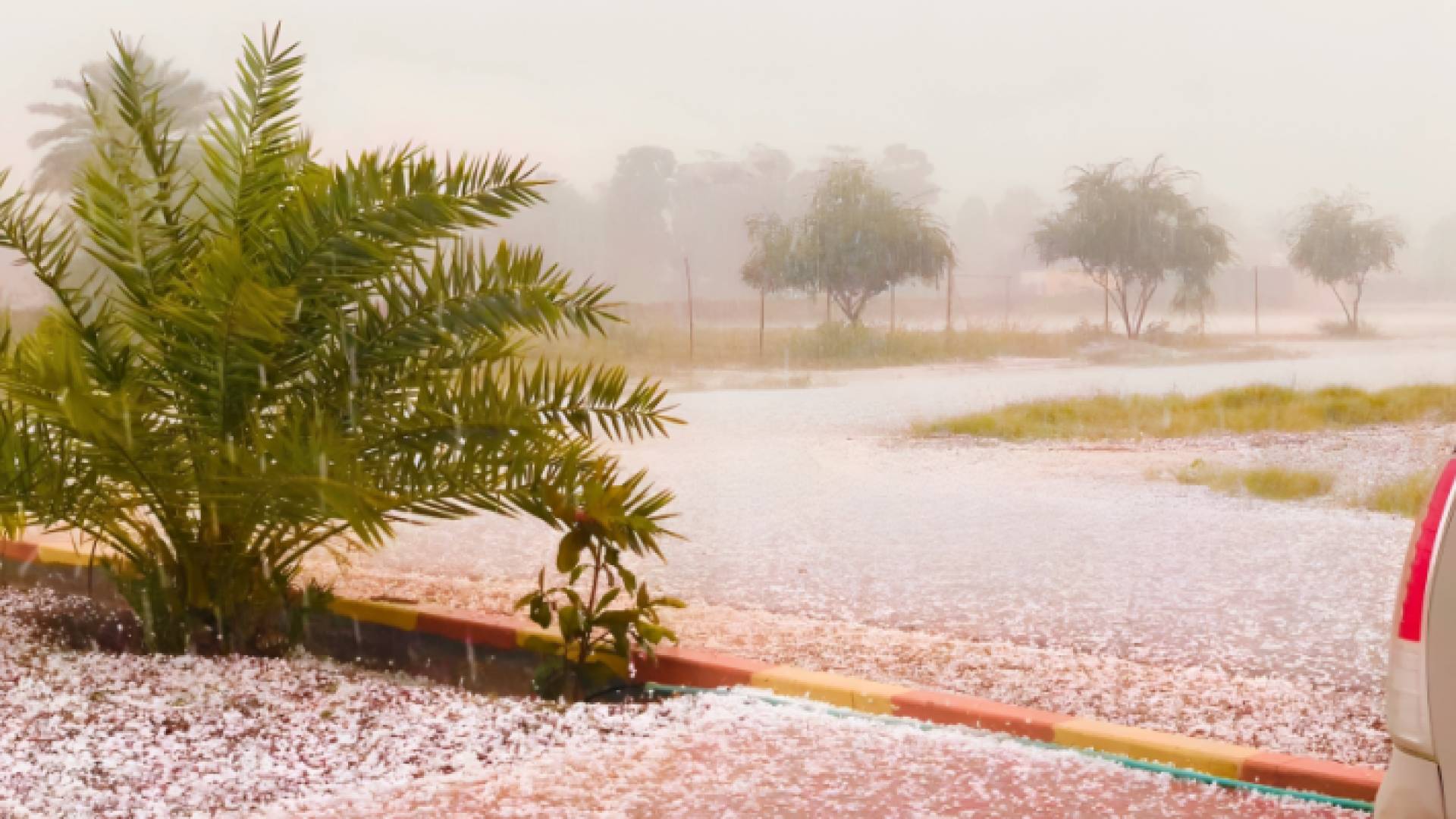 تساقط حبات البرد في عمان