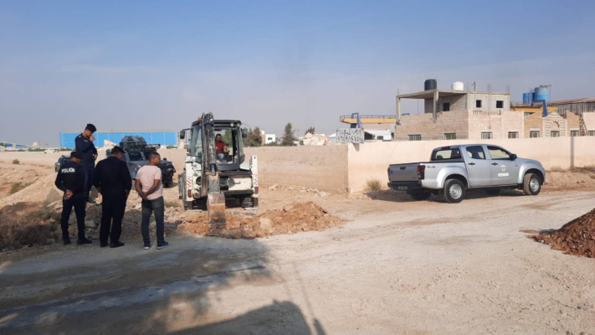 ضبط اعتداءات على ناقل مياه في الزرقاء