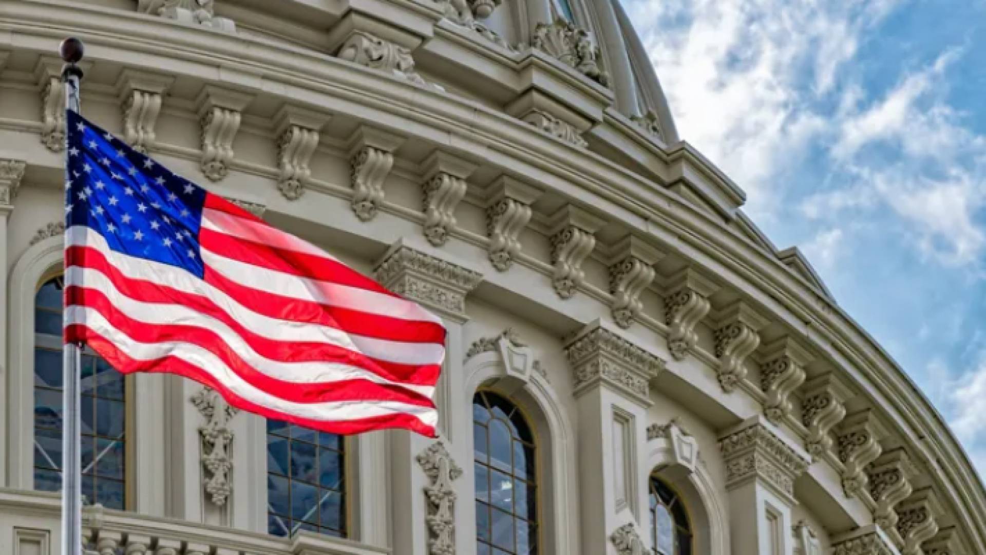 وزارة الخارجية الأمريكية والعلم الأمريكي