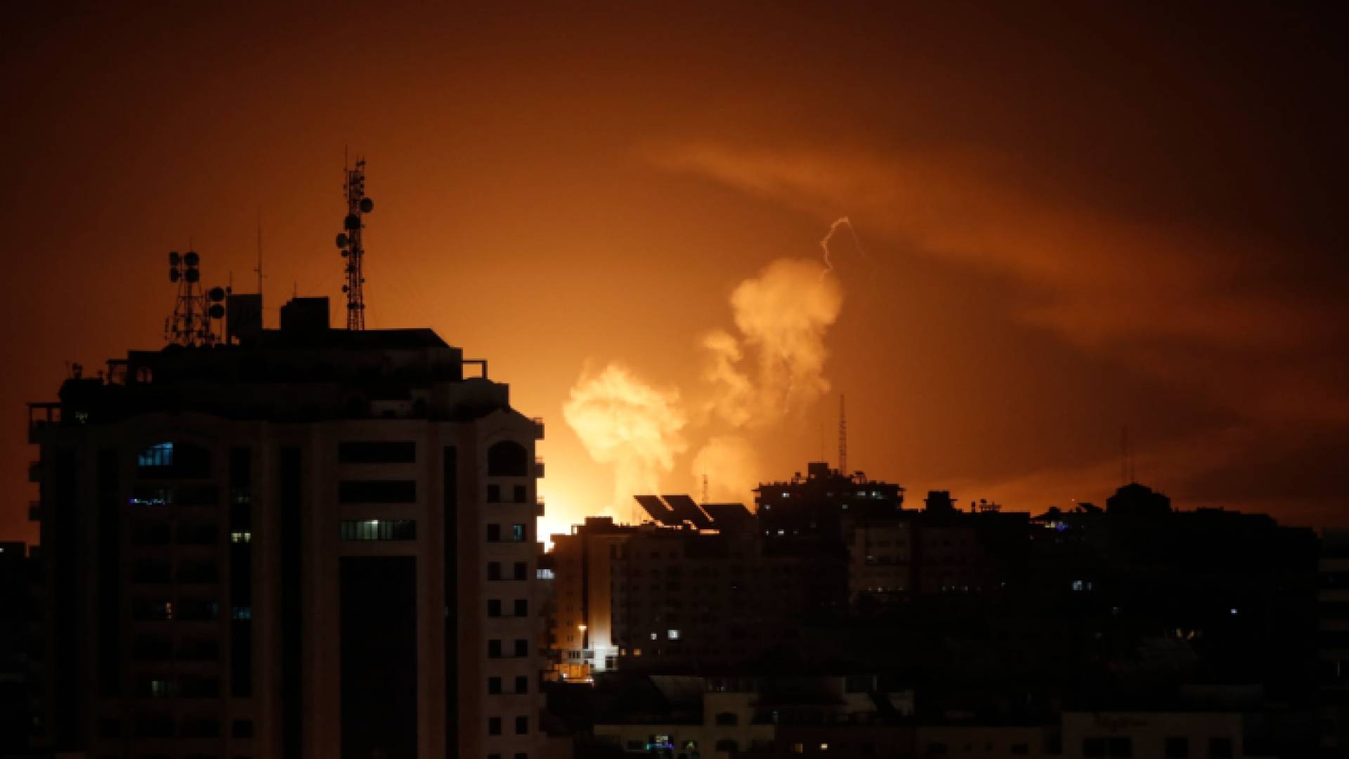 قصف عنيف على قطاع غزة