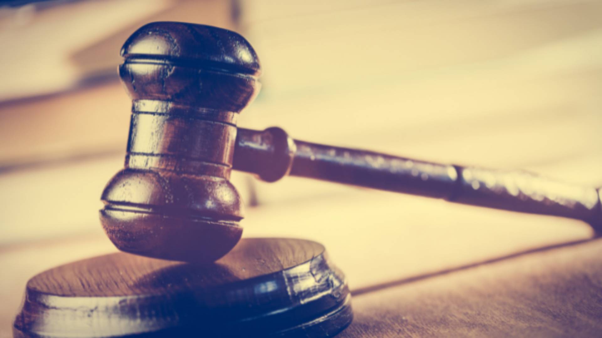 مطرقة محكمة