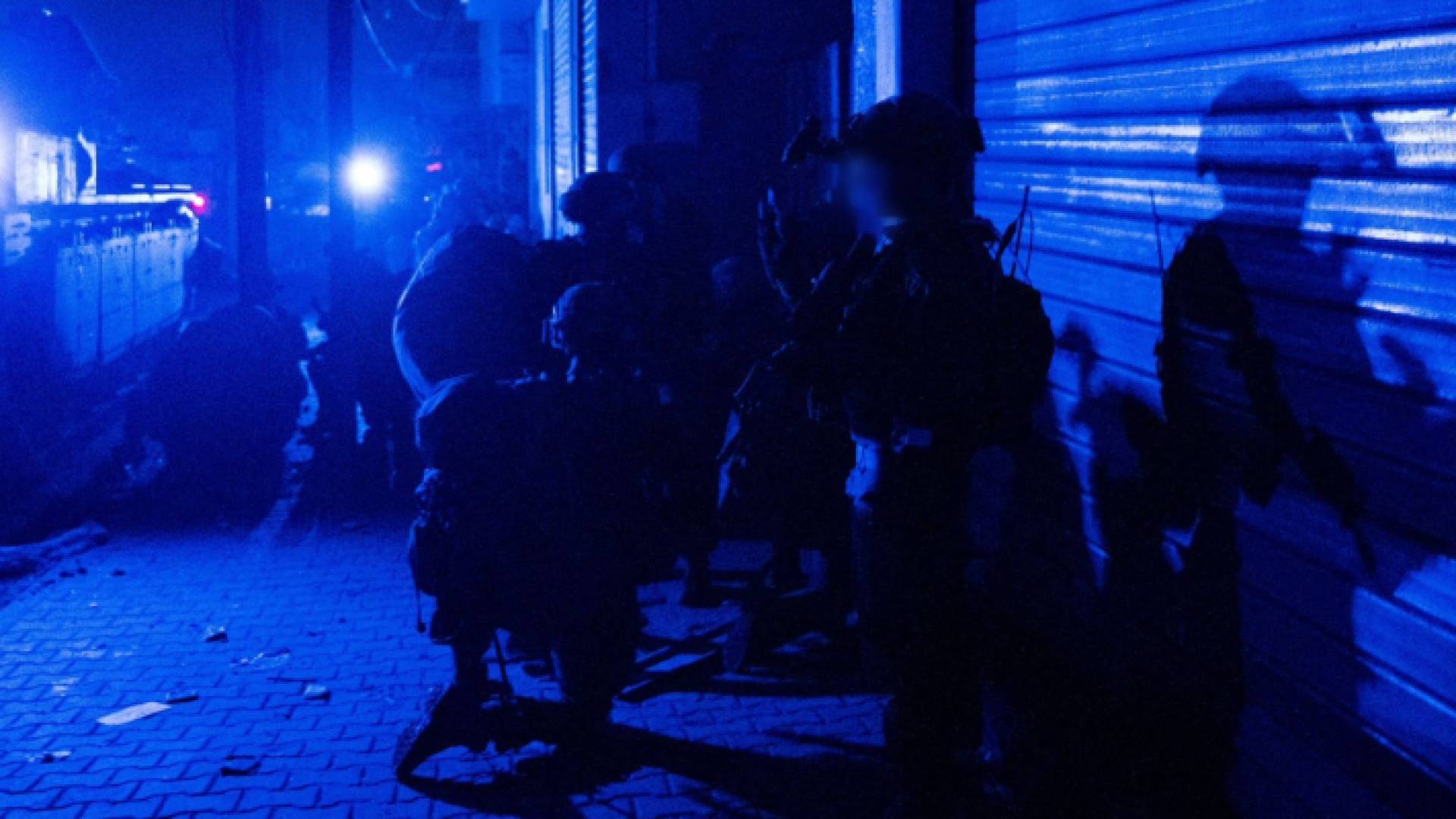 جنود الاحتلال في مجمع الشفاء الطبي