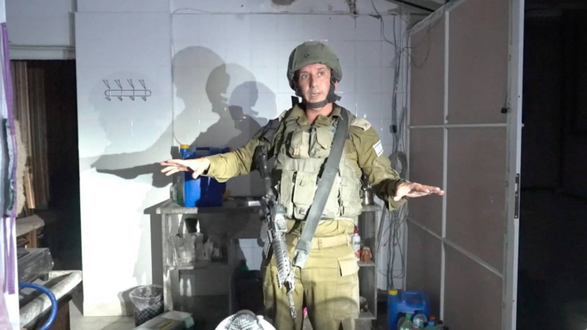 مزاعم دانيال هاغاري وهو في قبو مستشفى الرنتيسي للأطفال في غزة