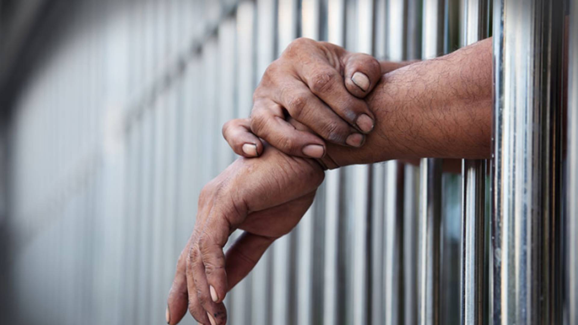 شخص في السجن - تعبيرية