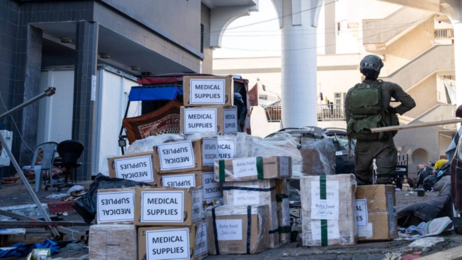 المساعدات التي ادعى الاحتلال إدخالها إلى مجمع الشفاء الطبي في قطاع غزة
