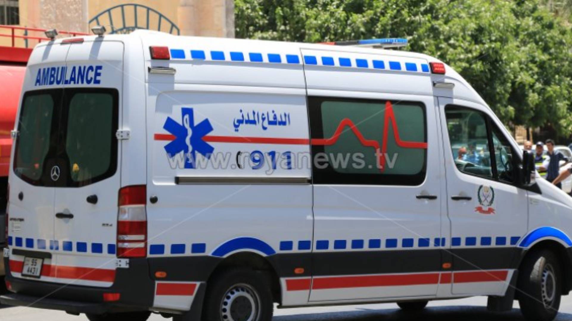 مركبة تابعة للدفاع المدني