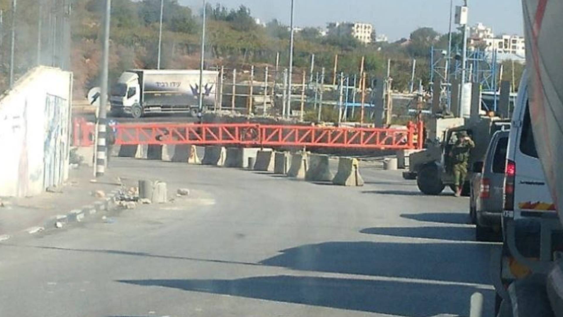 إغلاق الاحتلال مدخل الخليل الرئيسي