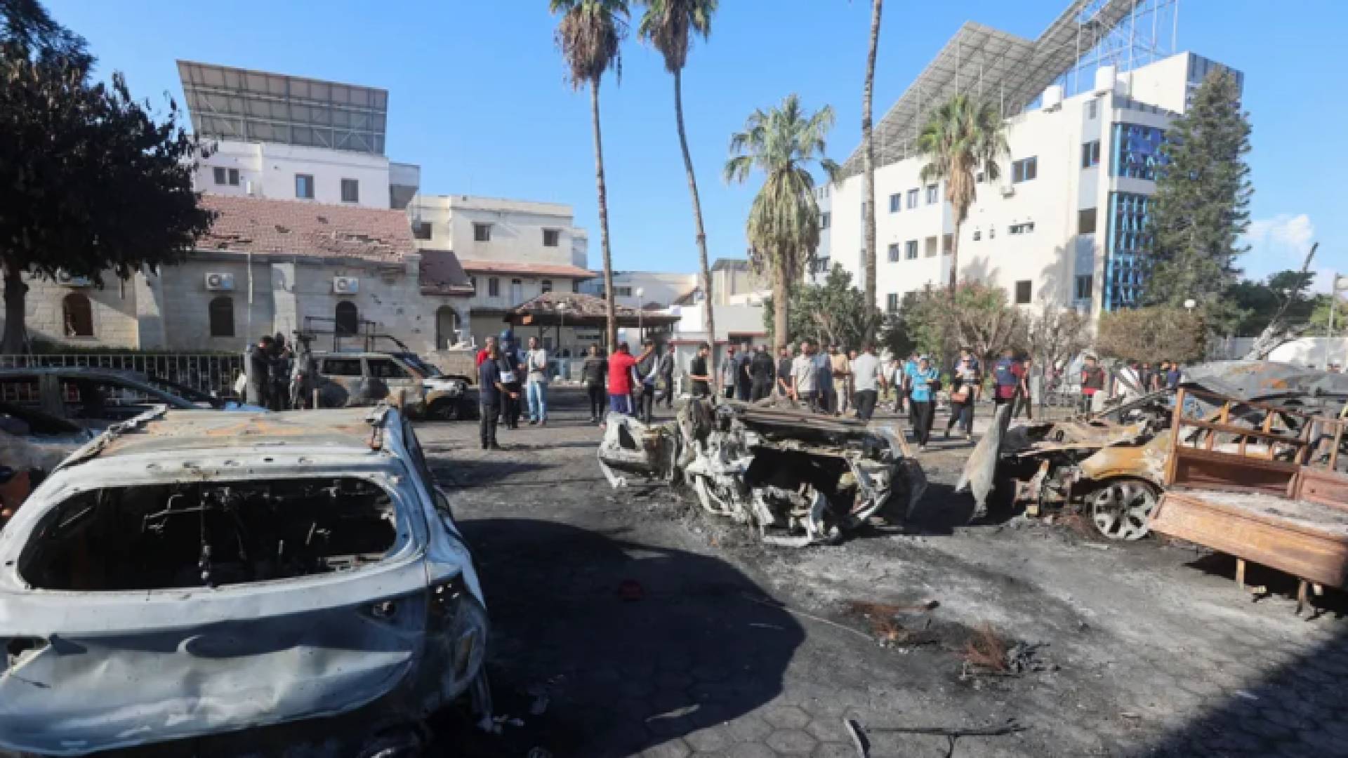 من آثار قصف سابق على مستشفى المعمداني