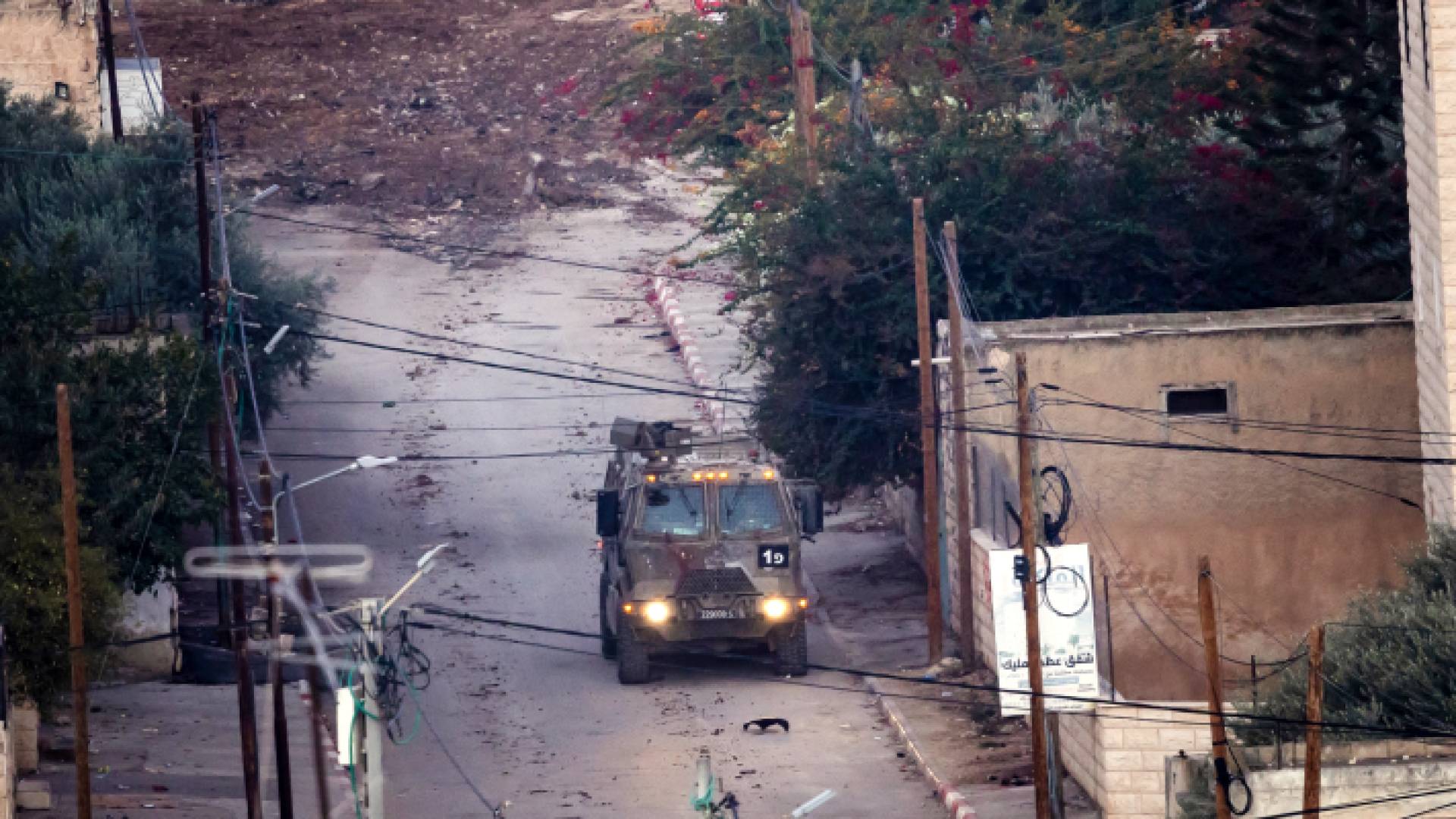 آلية لقوات الاحتلال