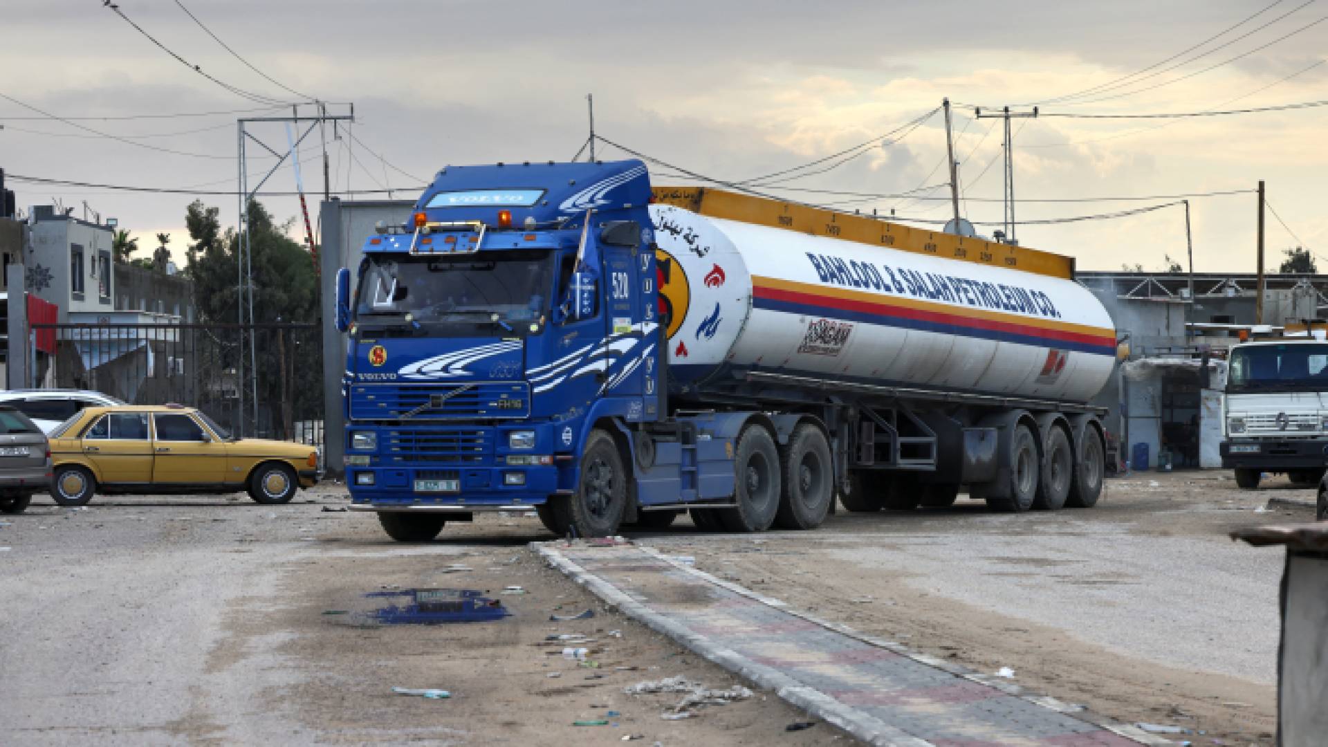 شاحنة وقود في رفح