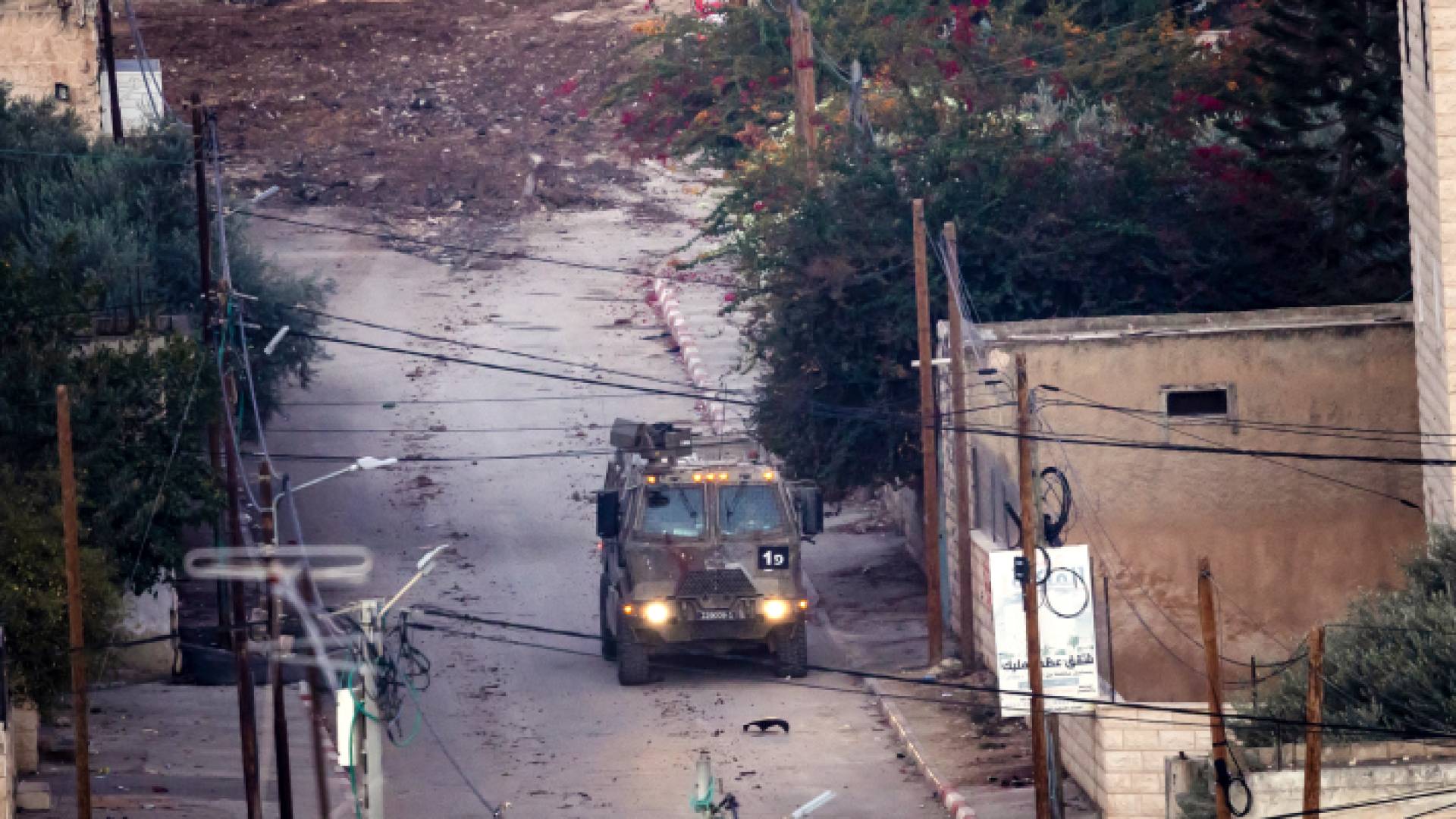 آليات الاحتلال