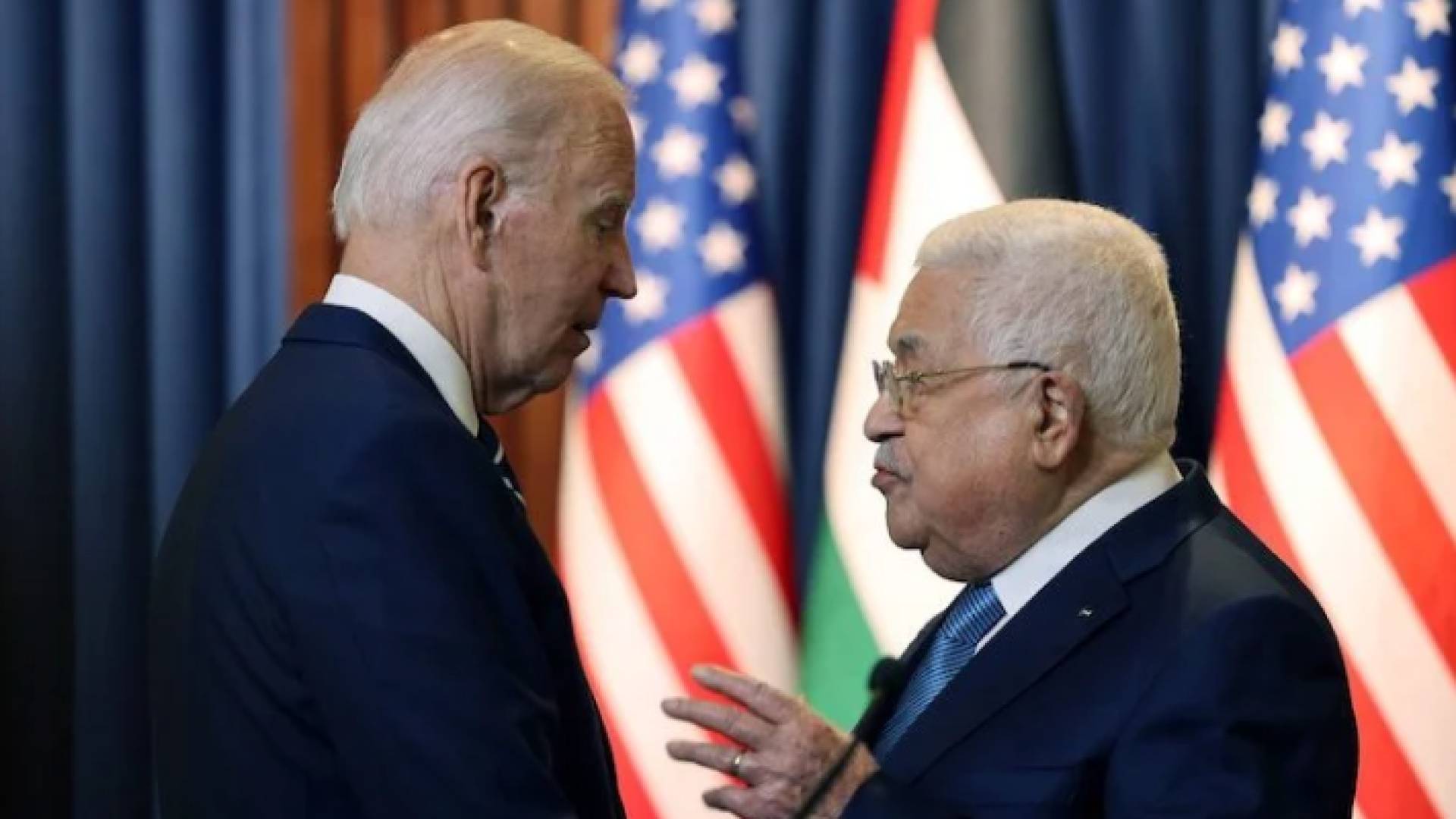 الرئيس الأمريكي جو بايدن والرئيس الفلسطيني محمود عباس