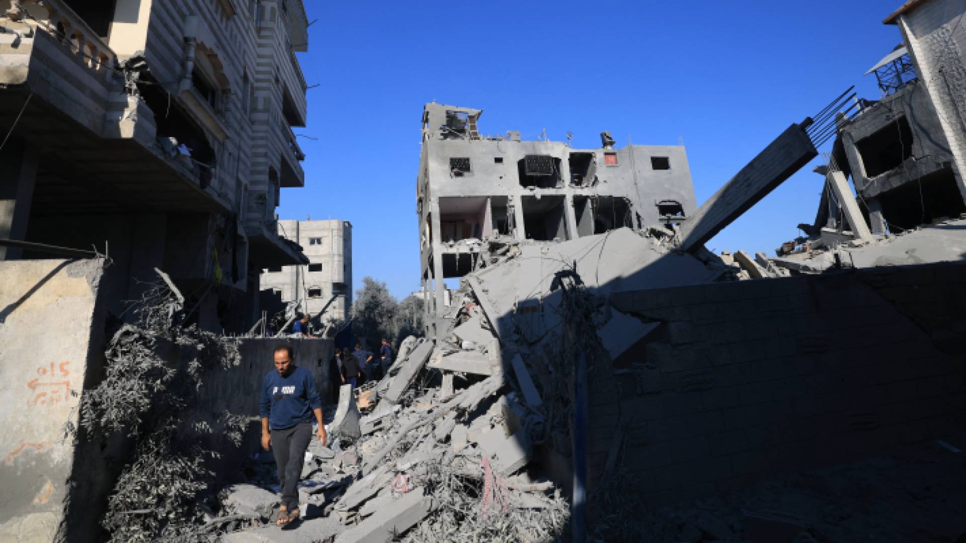 دمار خلفه قصف الاحتلال الإسرائيلي في قطاع غزة