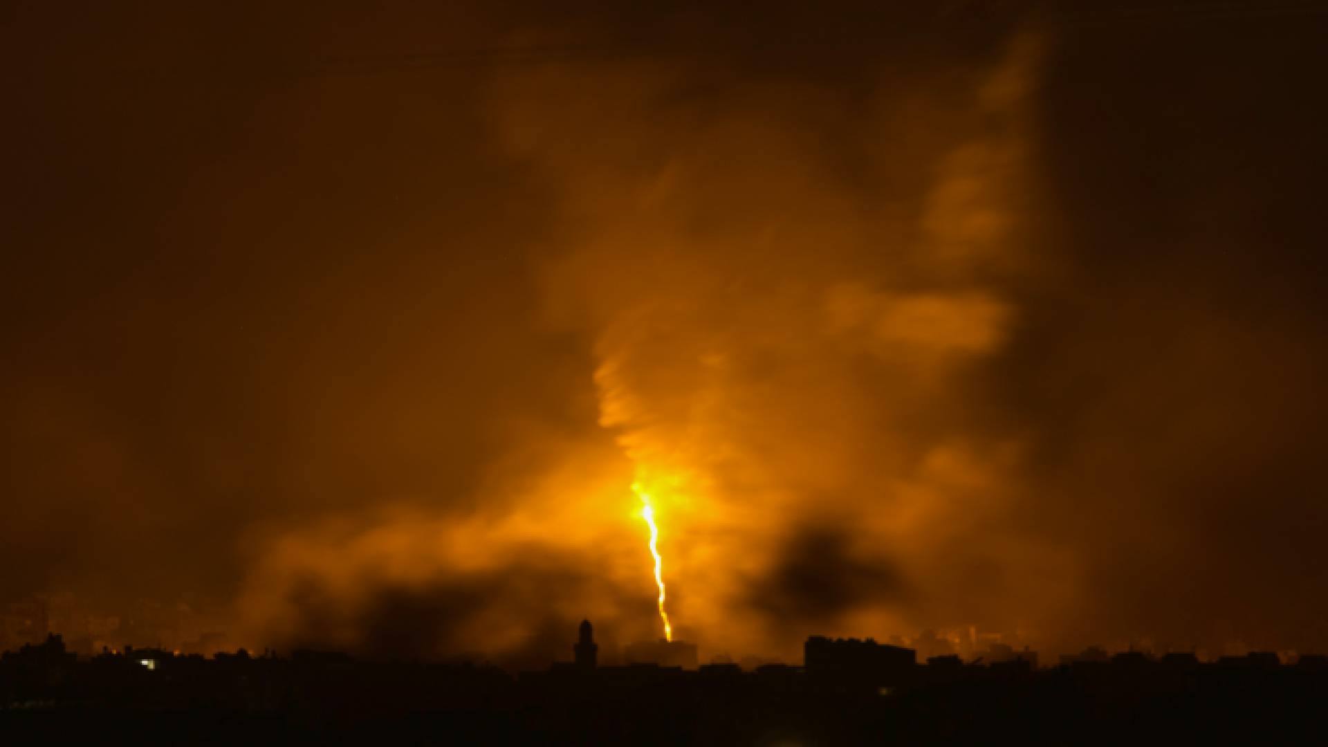 قصف عنيف على قطاع غزة