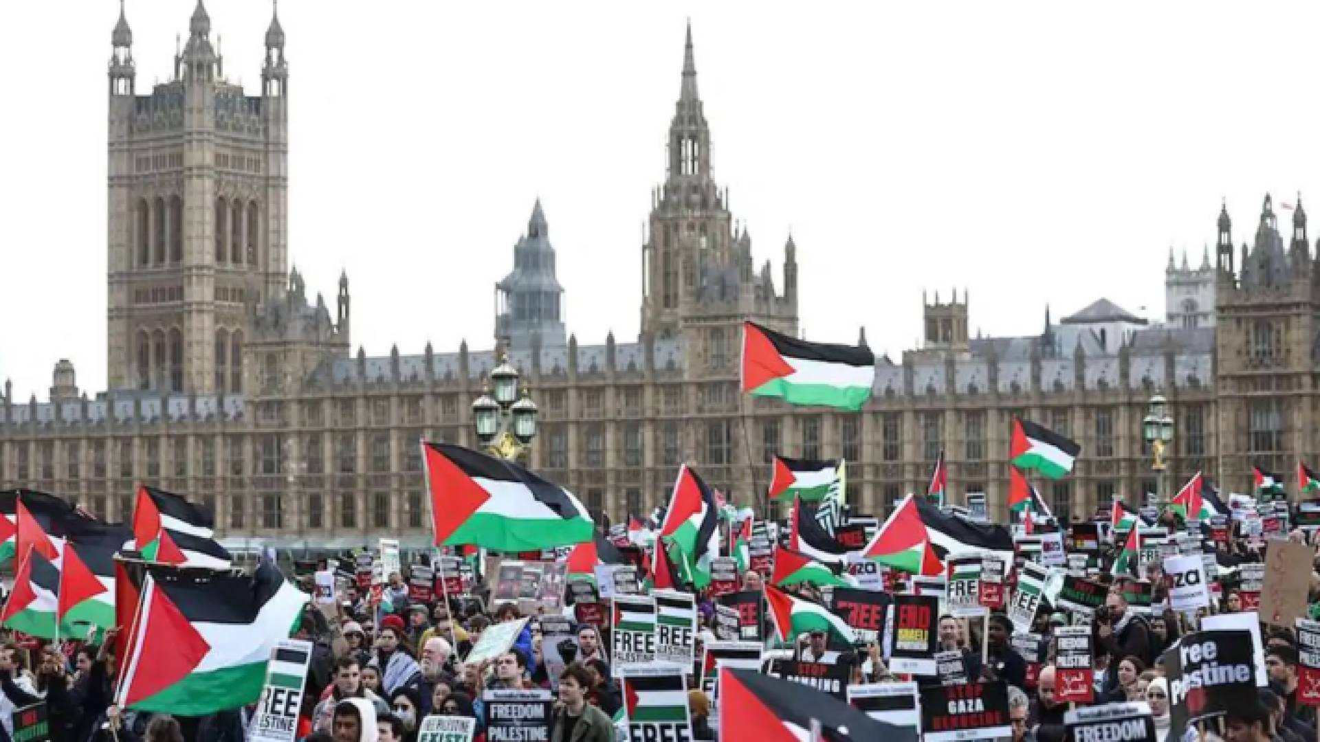 الآلاف يشاركون في يوم الاحتجاج الوطني في بريطانيا