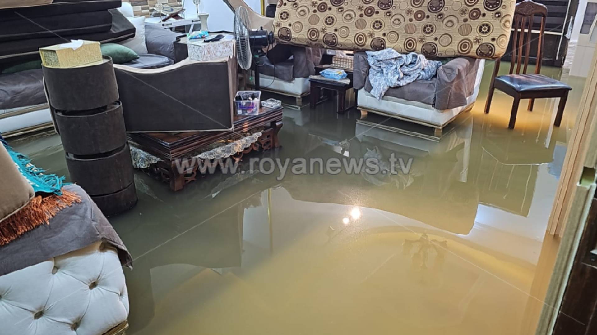 مياه الأمطار تداهم منازل في إربد