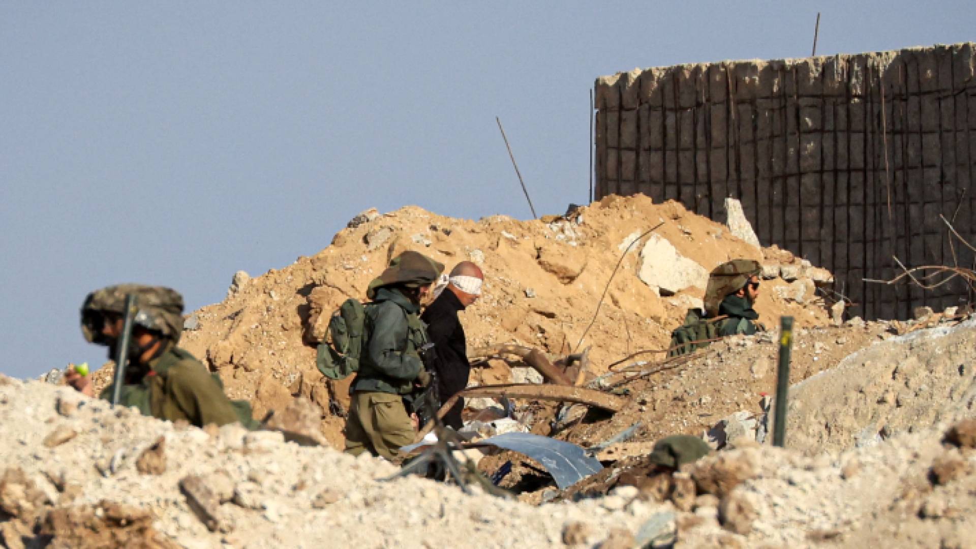 صورة زعم خلالها جيش الاحتلال أنها لفلسطيني محتجز لديها