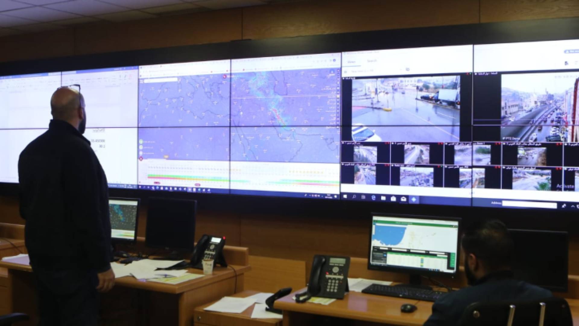 من داخل غرفة عمليات وزارة الأشغال