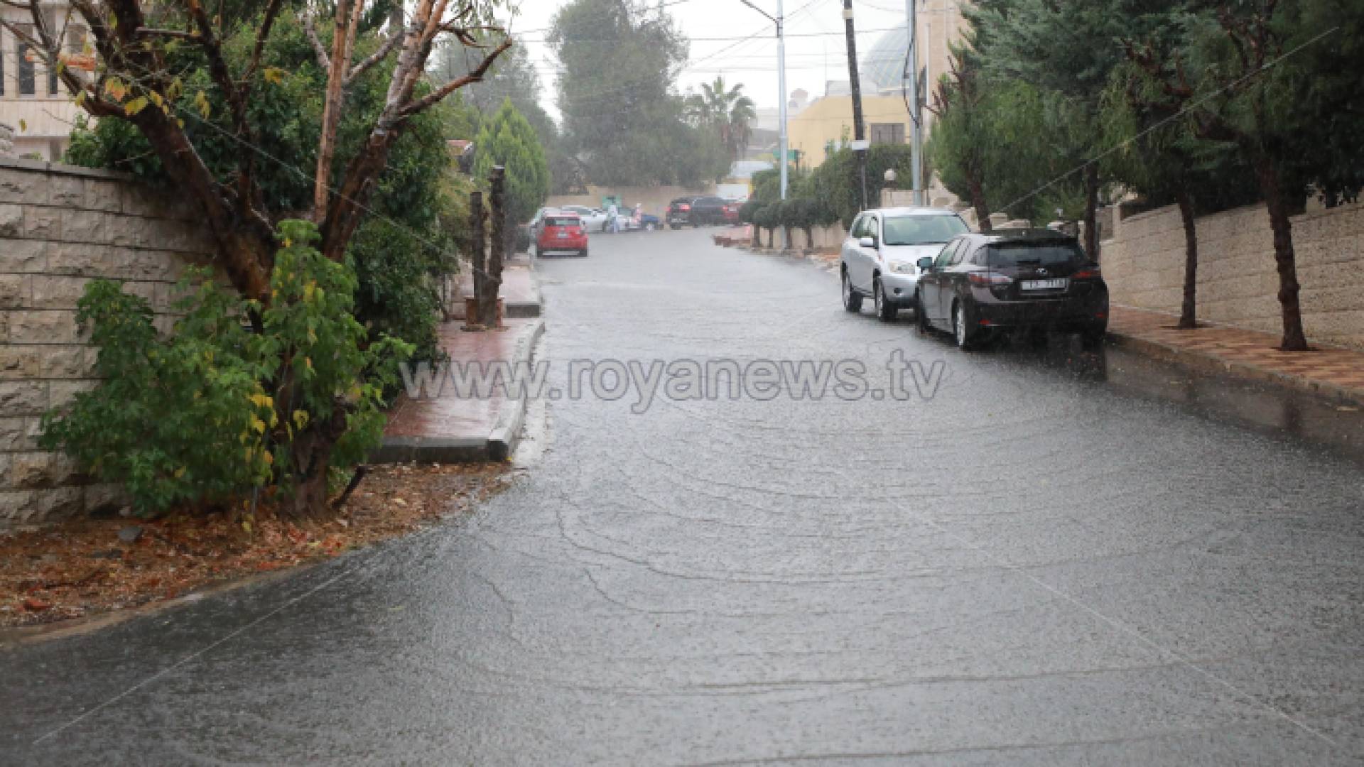 أمطار في أحد شوارع العاصمة عمان