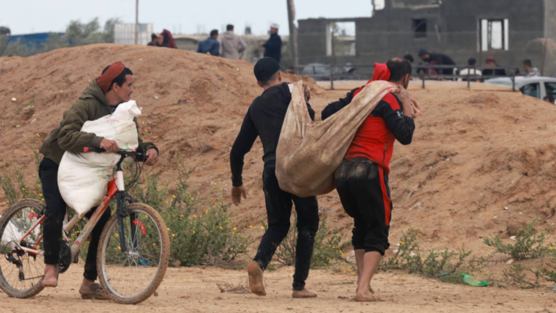 معاناة الغزيين في الحصول على الغذاء جراء عدوان الاحتلال على القطاع