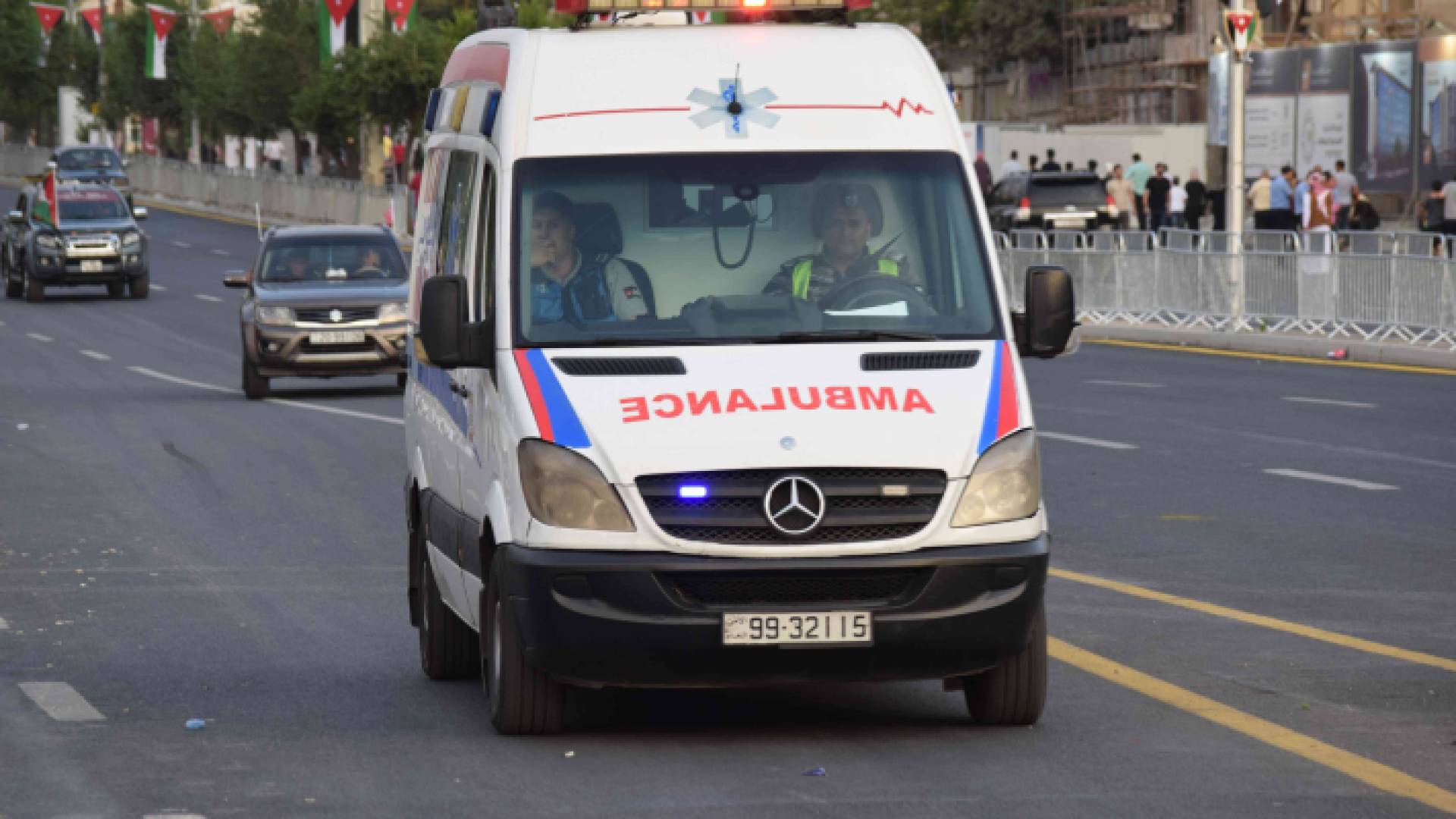 سيارة إسعاف للدفاع المدني