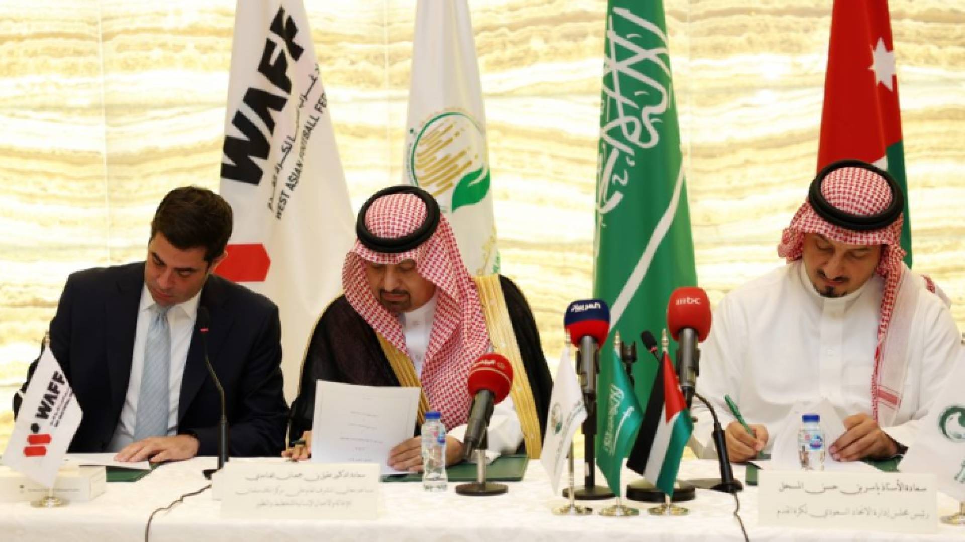 من توقيع الاتفاقية