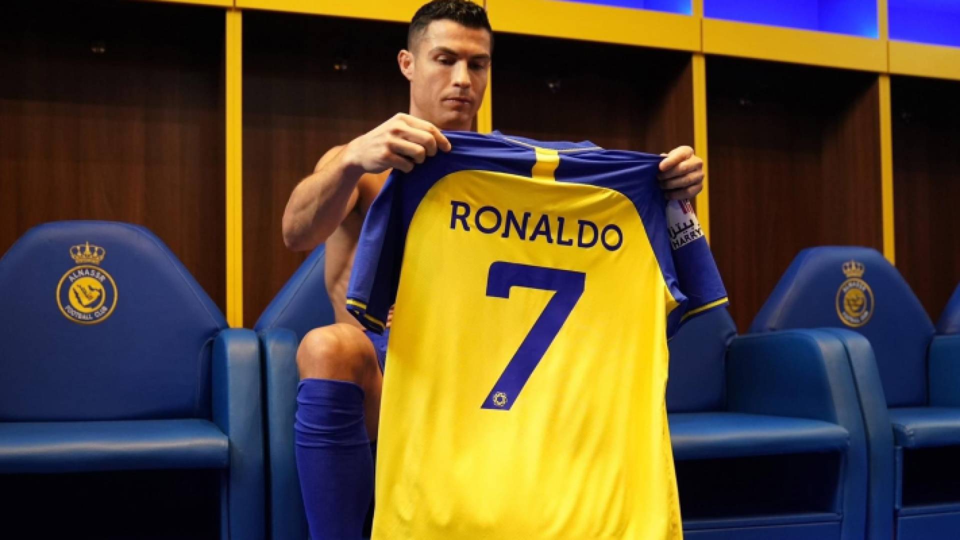 رونالدو داخل غرفة تغيير الملابس