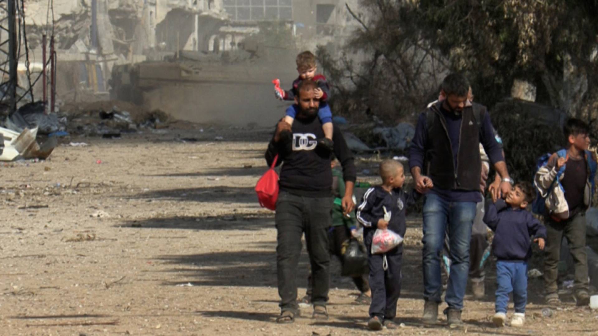 فلسطينيون ينزحون من شمال قطاع غزة إلى جنوبه