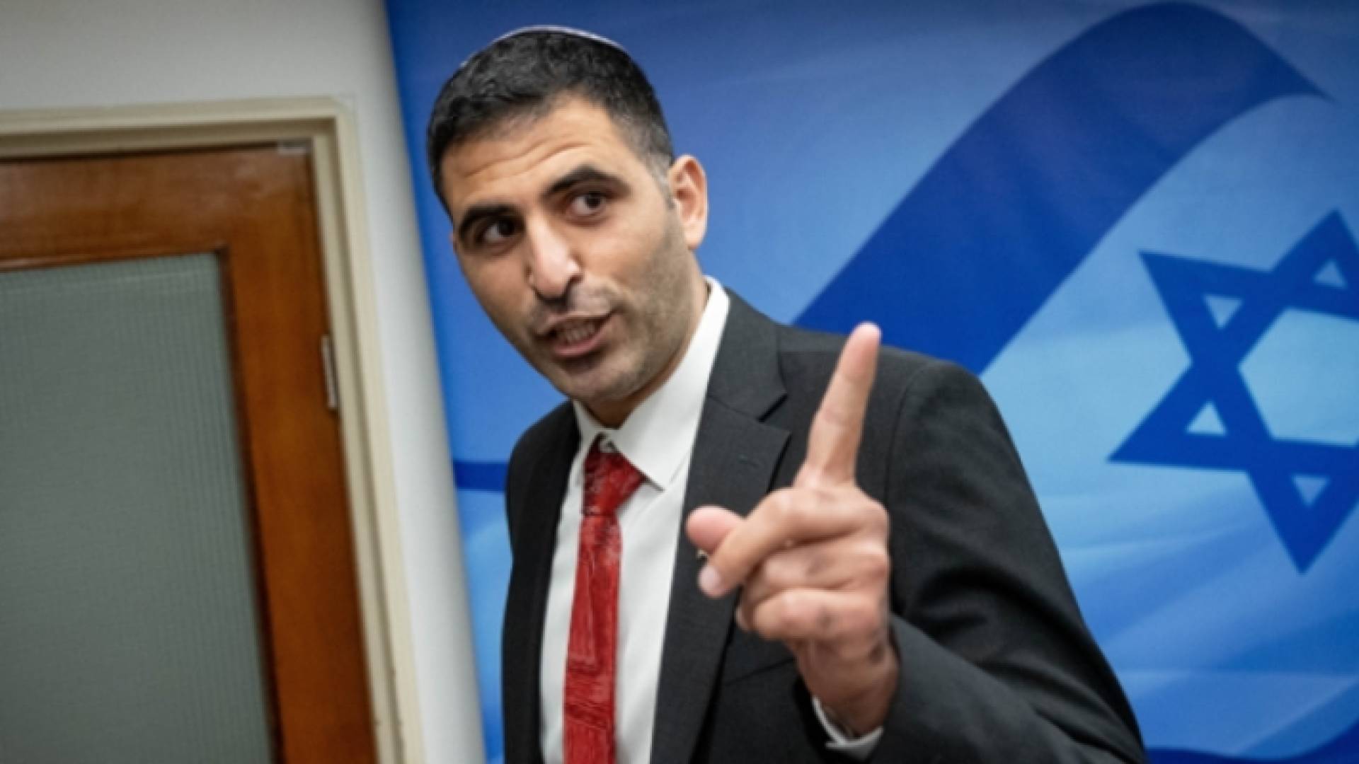 وزير الاتصالات في حكومة الاحتلال شلومو قارعي