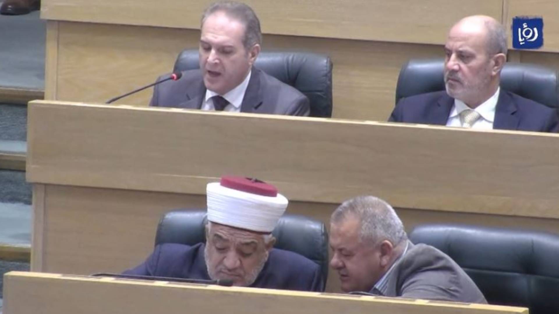 أعضاء الحكومة خلال جلسة مجلس النواب