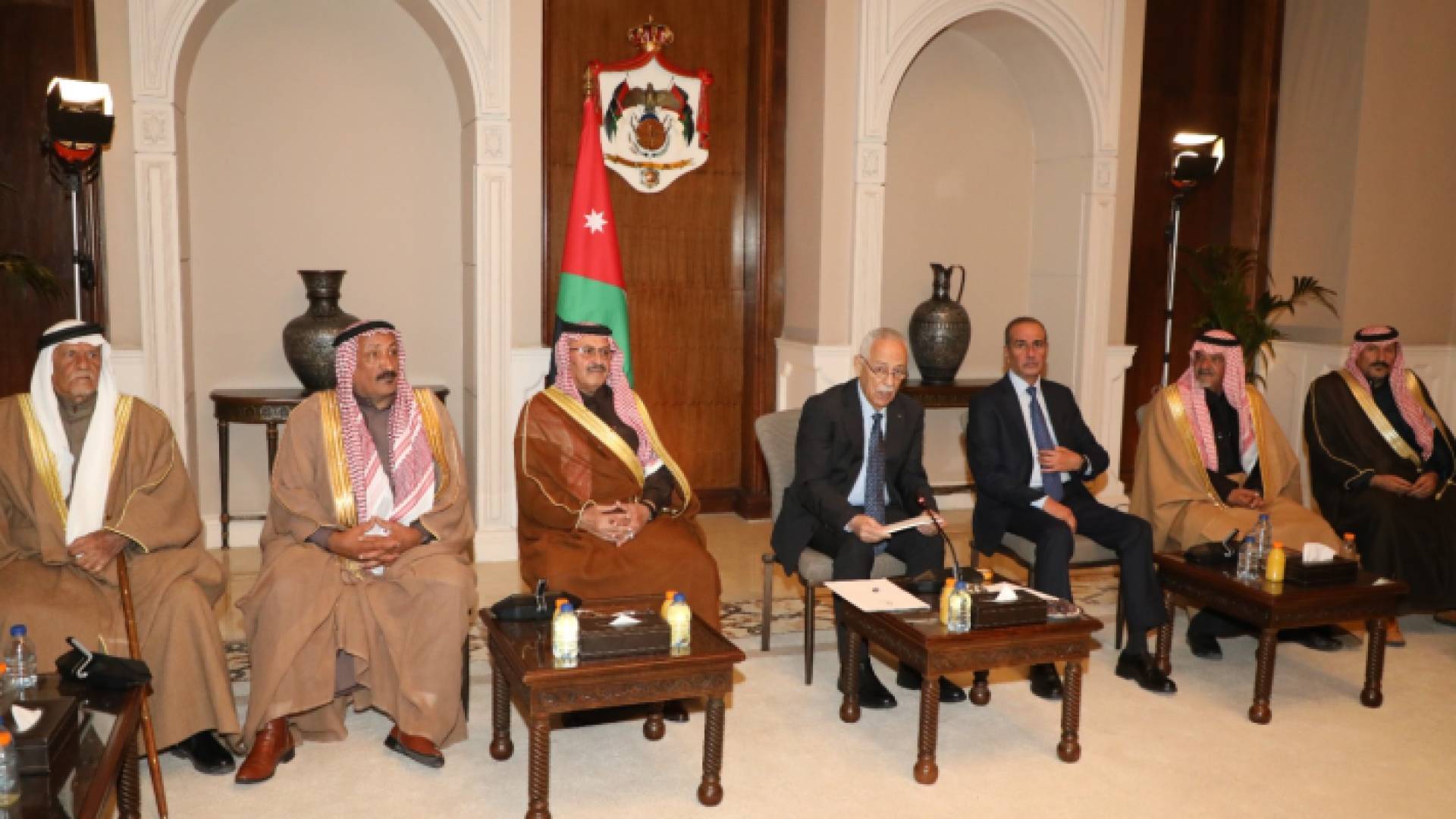 خلال لقاء رئيس الديوان الملكي بعدد من شيوخ ووجهاء الحويطات