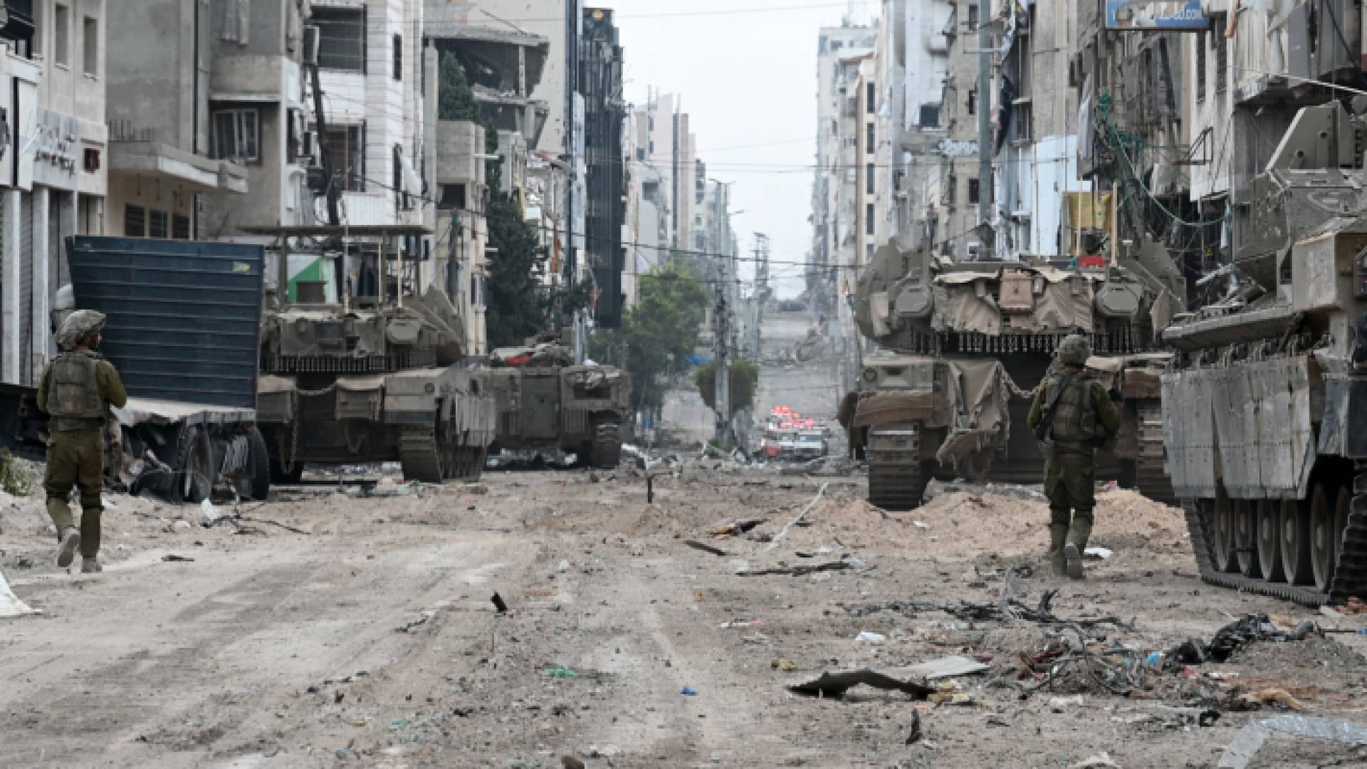 آليات عسكرية تابعة للاحتلال الإسرائيلي في احد شوارع غزة