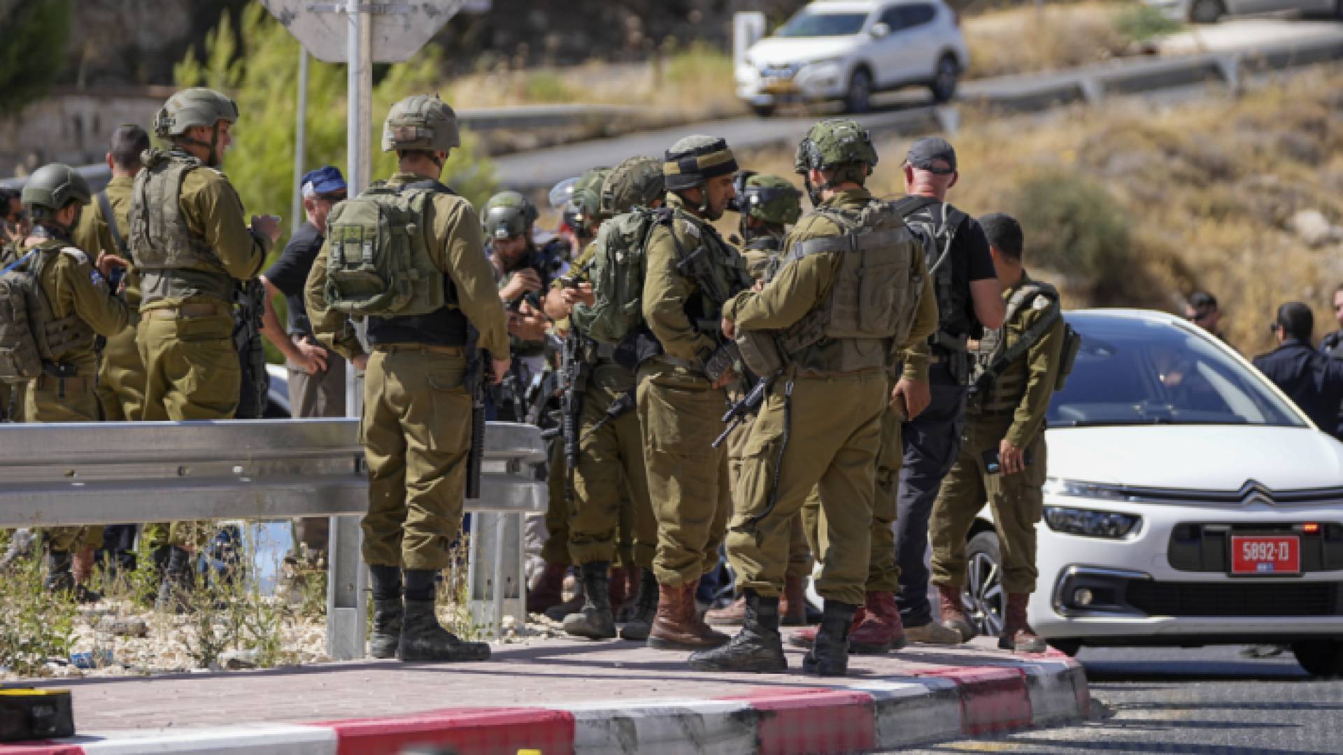 الاحتلال بقرية تقوع جنوب شرق بيت لحم