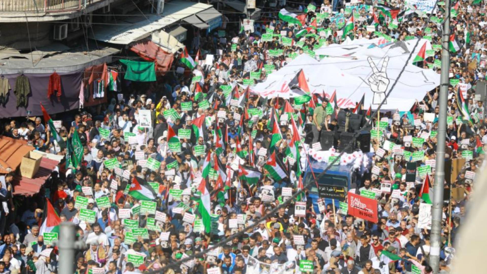 من المسيرة التضامنية مع الأهل في غزة في منطقة وسط البلد بالعاصمة عمان قبل أسابيع