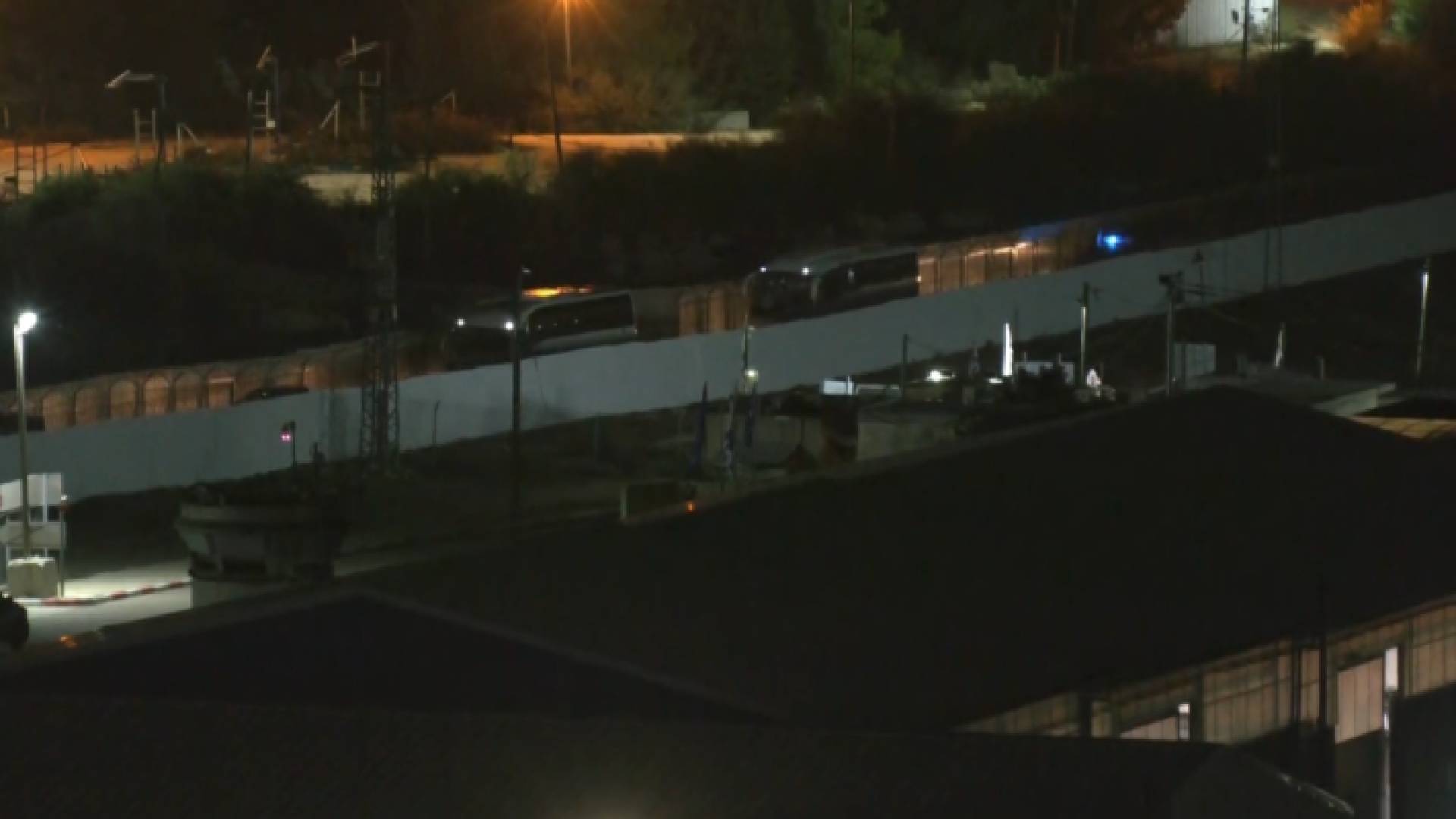 حافلات تقل الأسرى الفلسطينيين