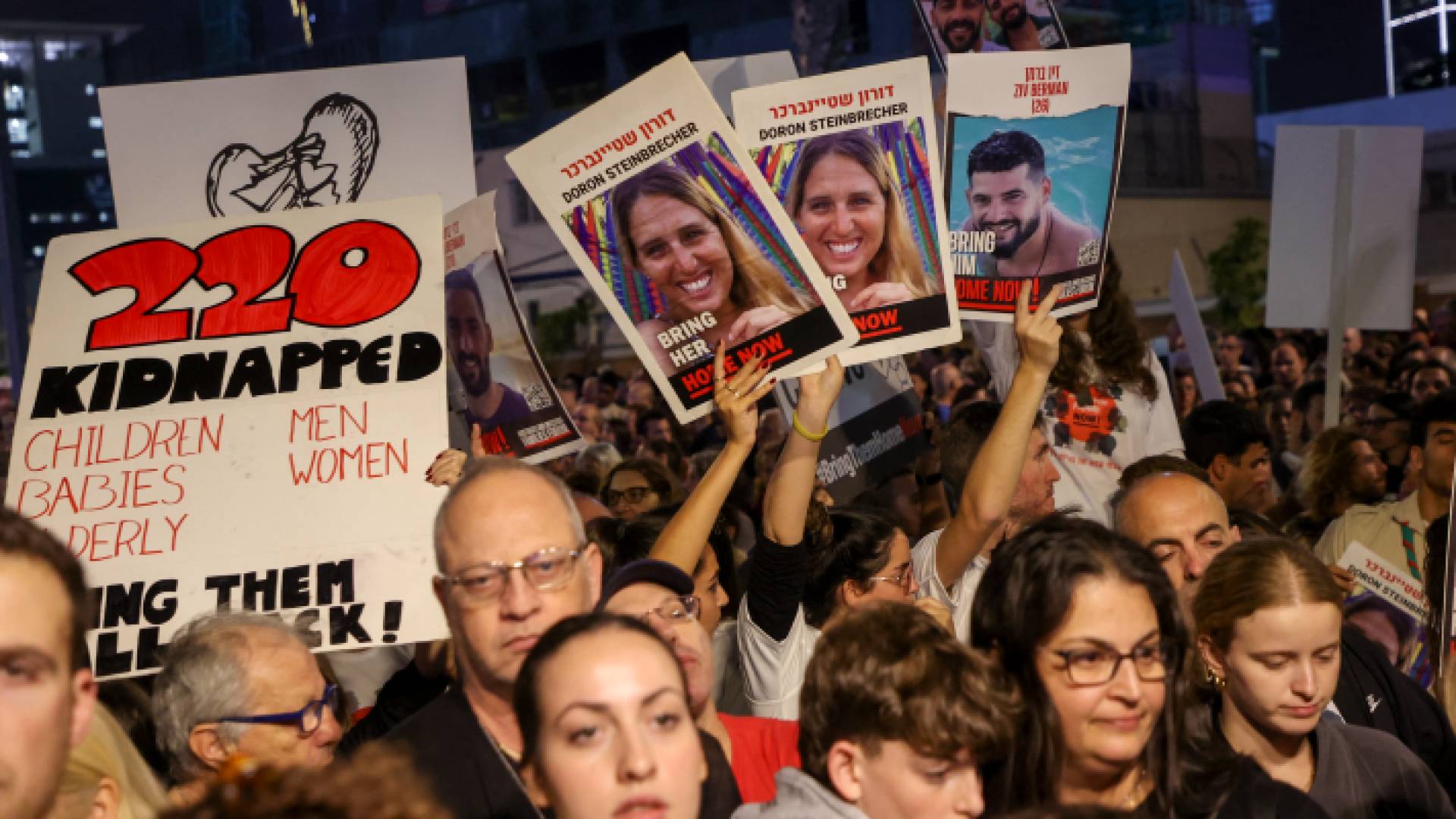 مستوطنون متظاهرون في تل أبيب