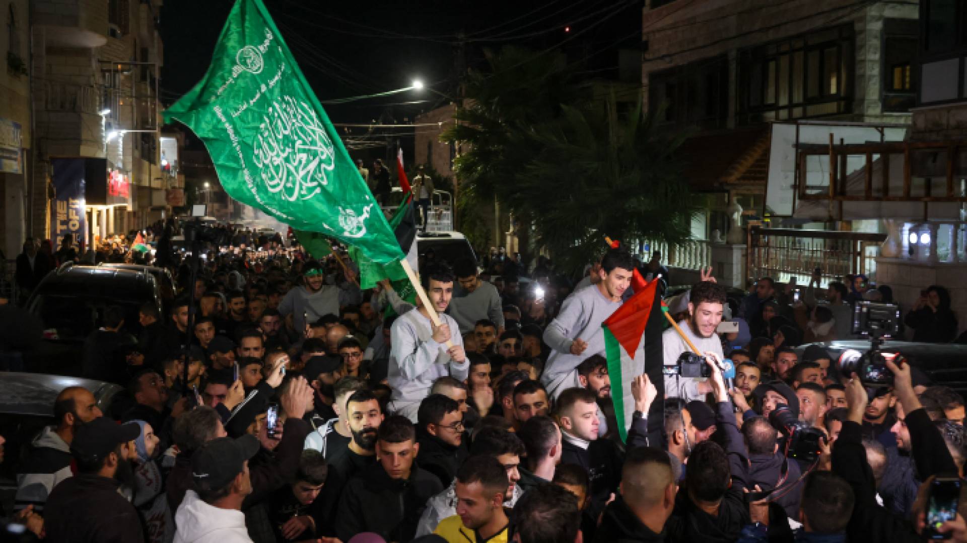 احتفالات الفلسطينيين بالإفراج عن الأسرى في سجون الاحتلال