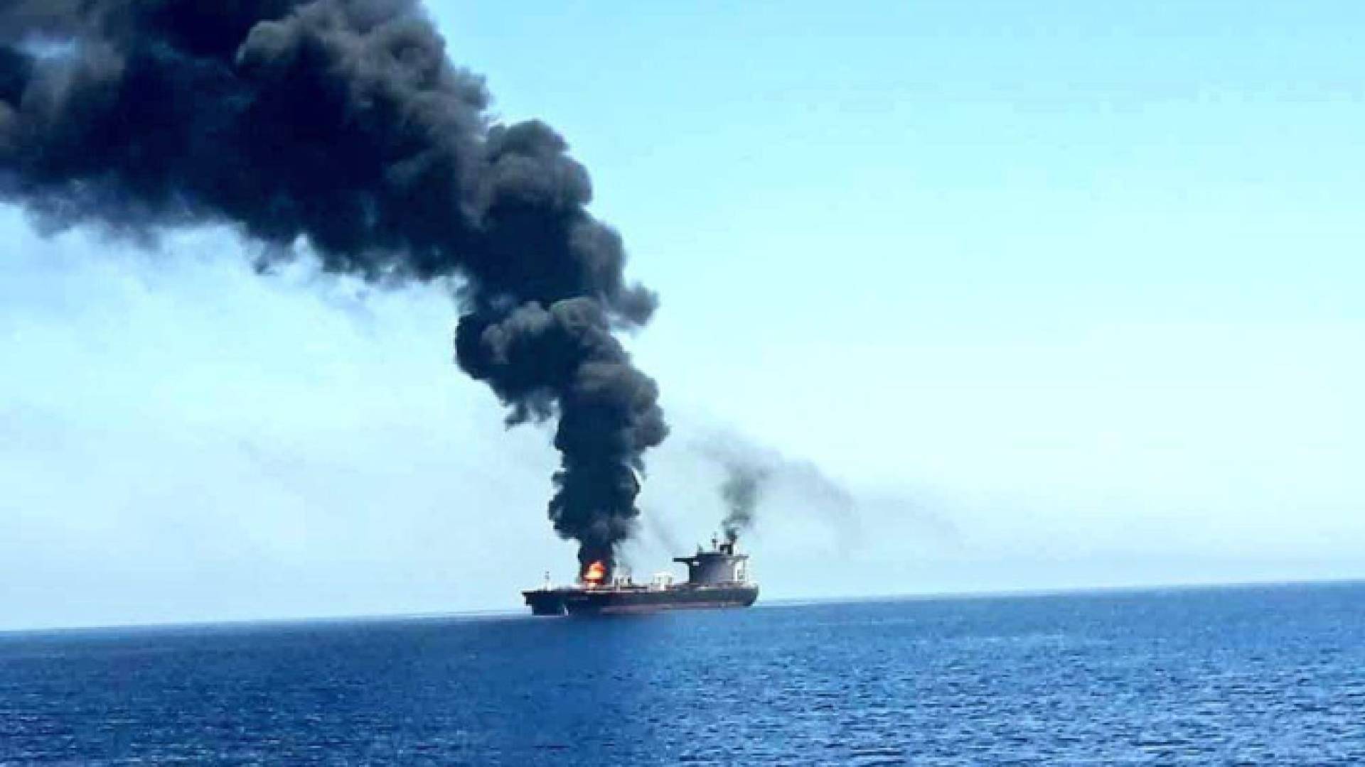 سفينة تابعة لرجل أعمال "إسرائيلي"