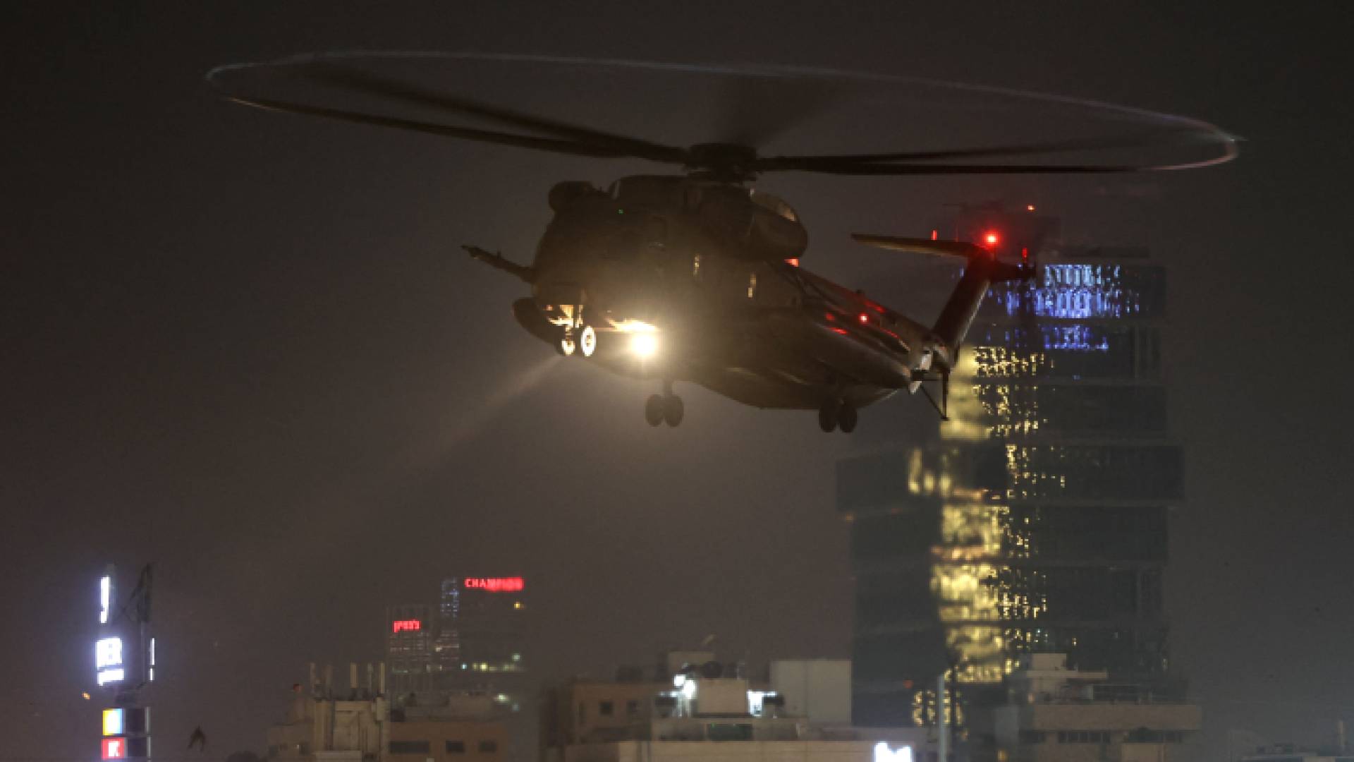 لحظة وصول الدفعة الأولى من المحتجزين إلى الأراضي المحتلة