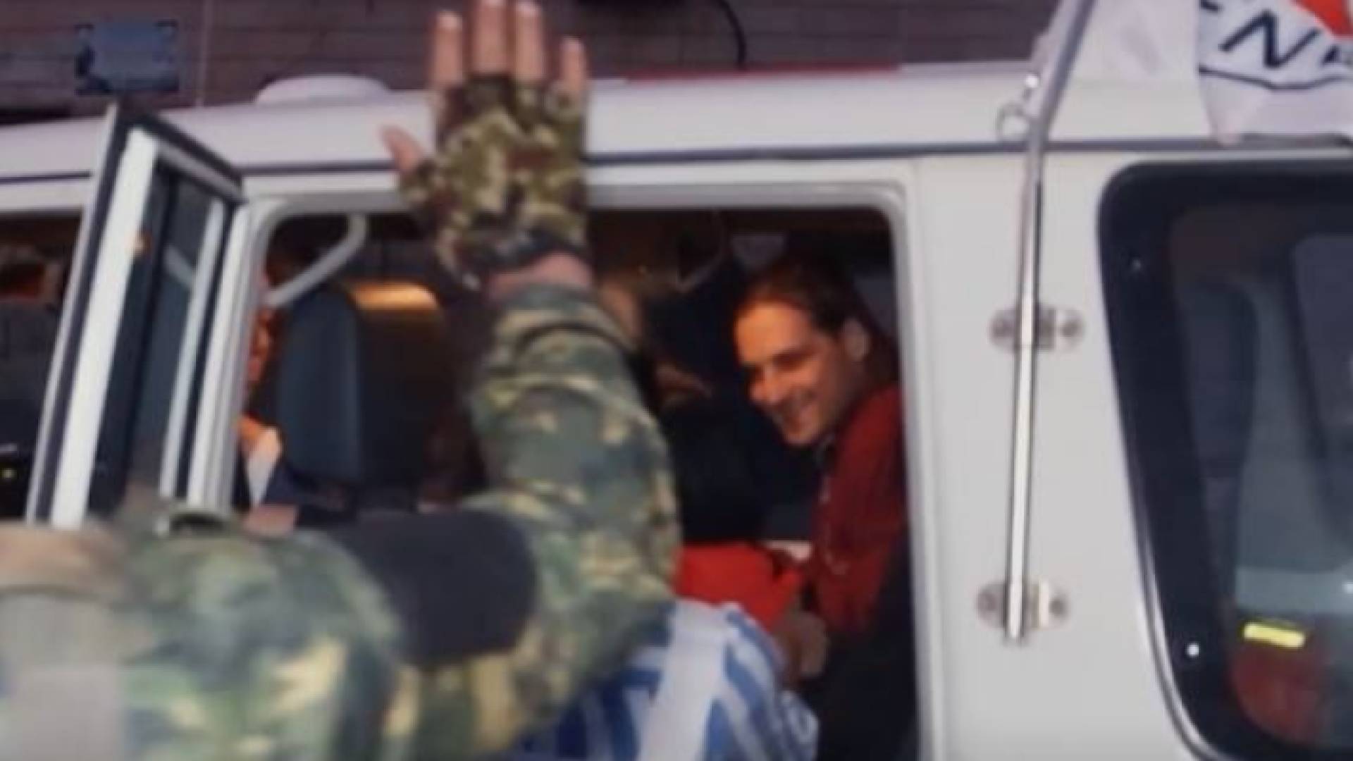 لحظة الإفراج عن محتجزة لدى المقاومة بغزة