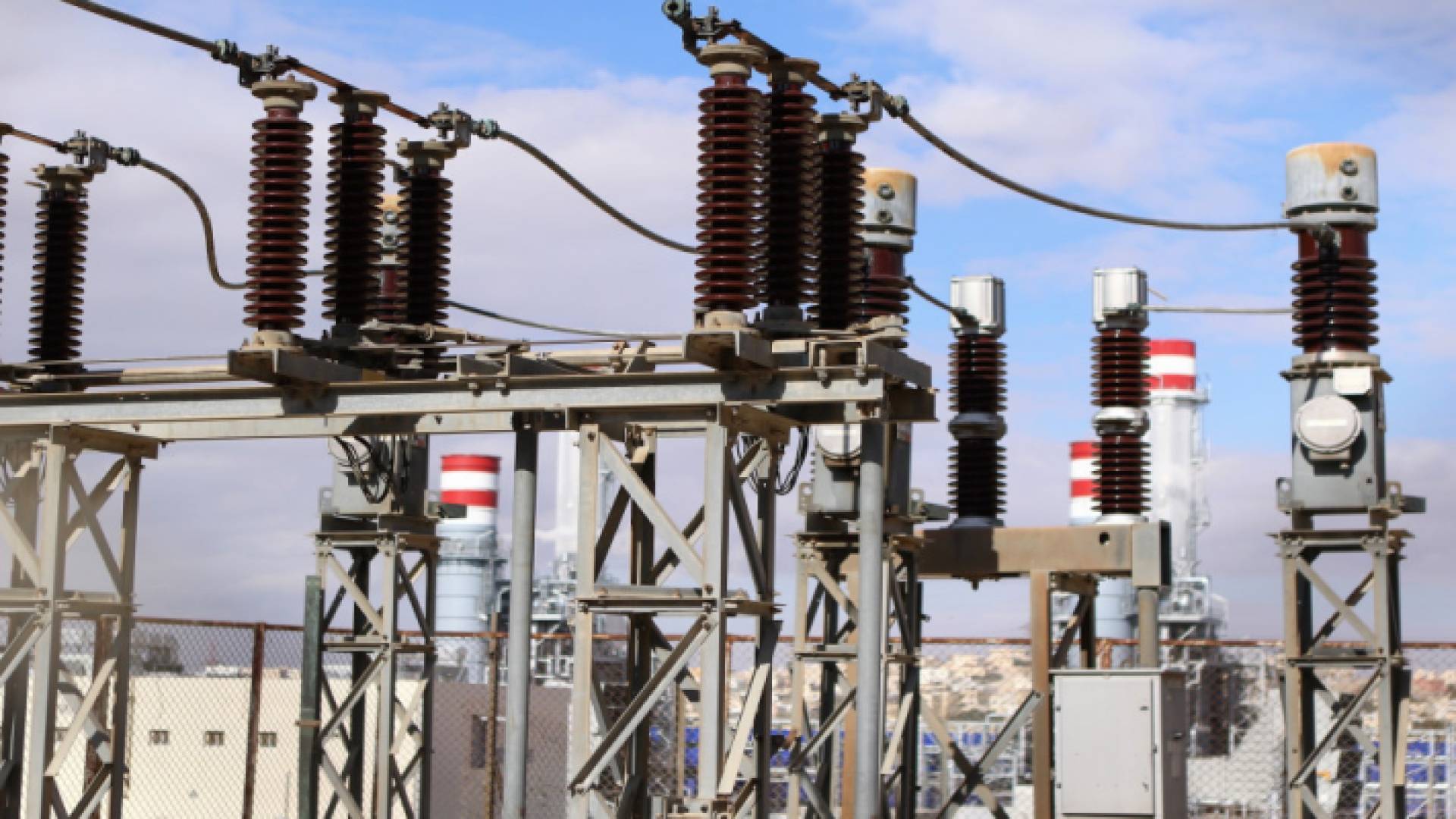 أعمدة كهرباء