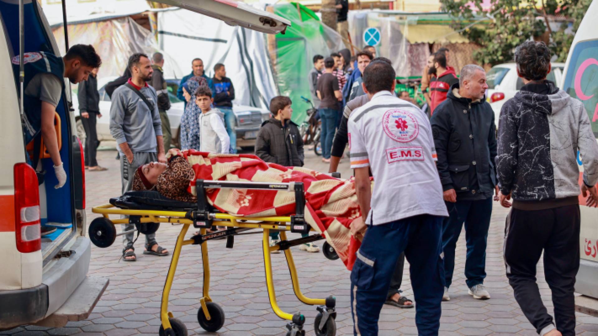 فرق الإنقاذ في غزة