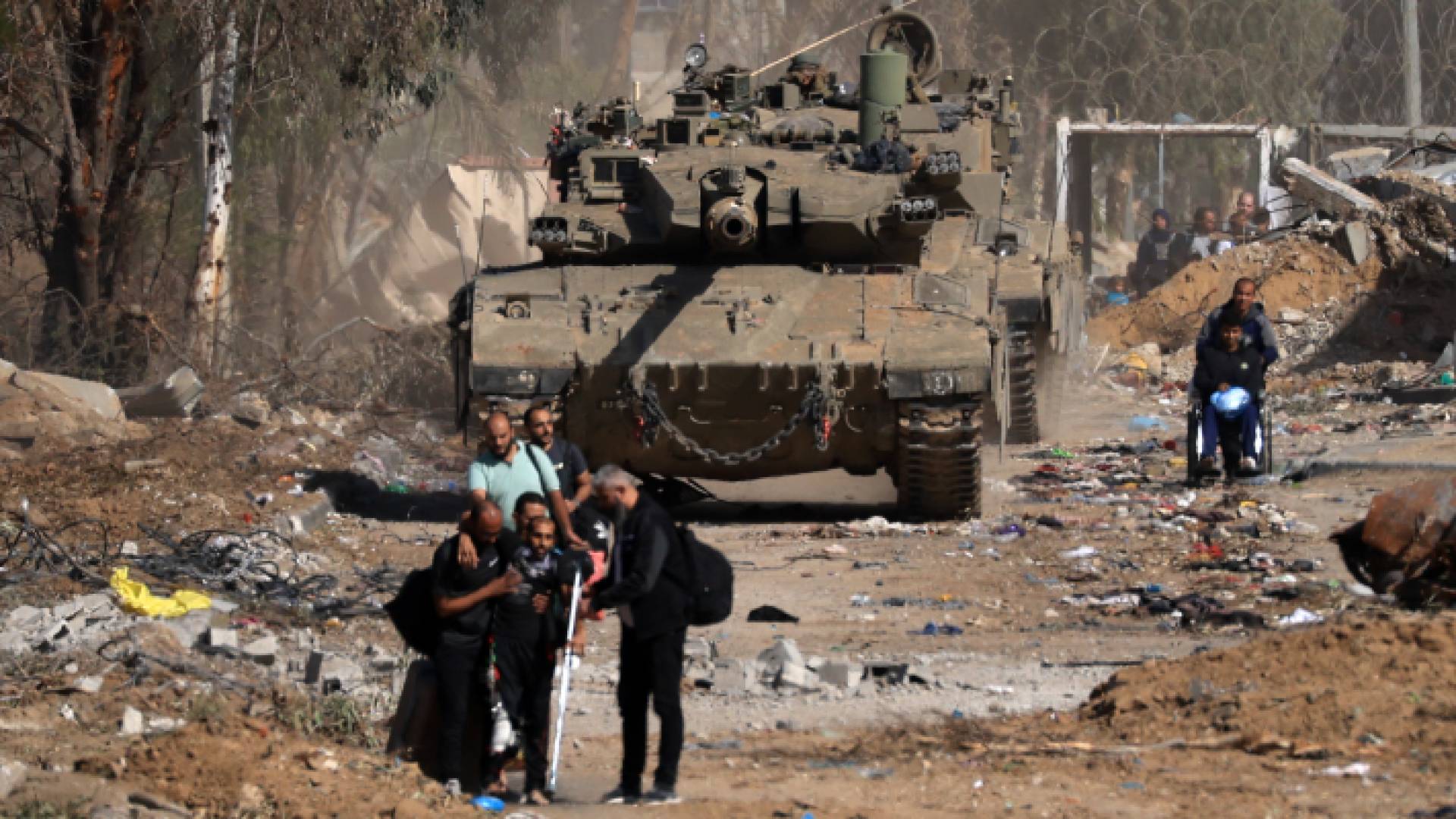 دبابة للاحتلال الإسرائيلي في شمال قطاع غزة