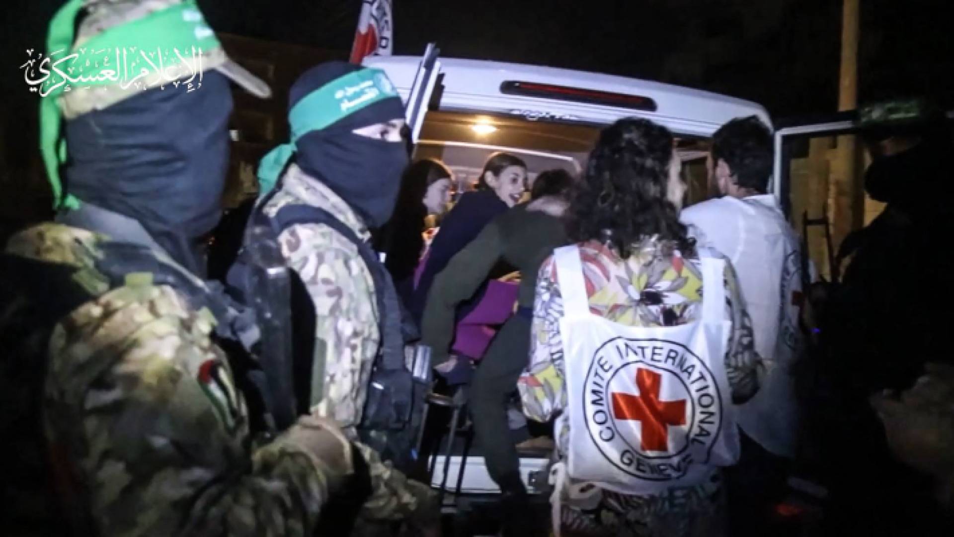 تسليم المحتجزين للصليب الأحمر